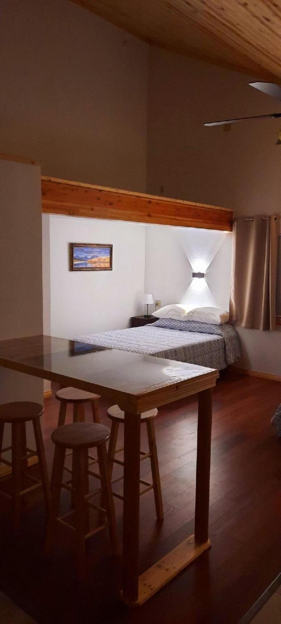 Double Room with Balcony - Photo 12