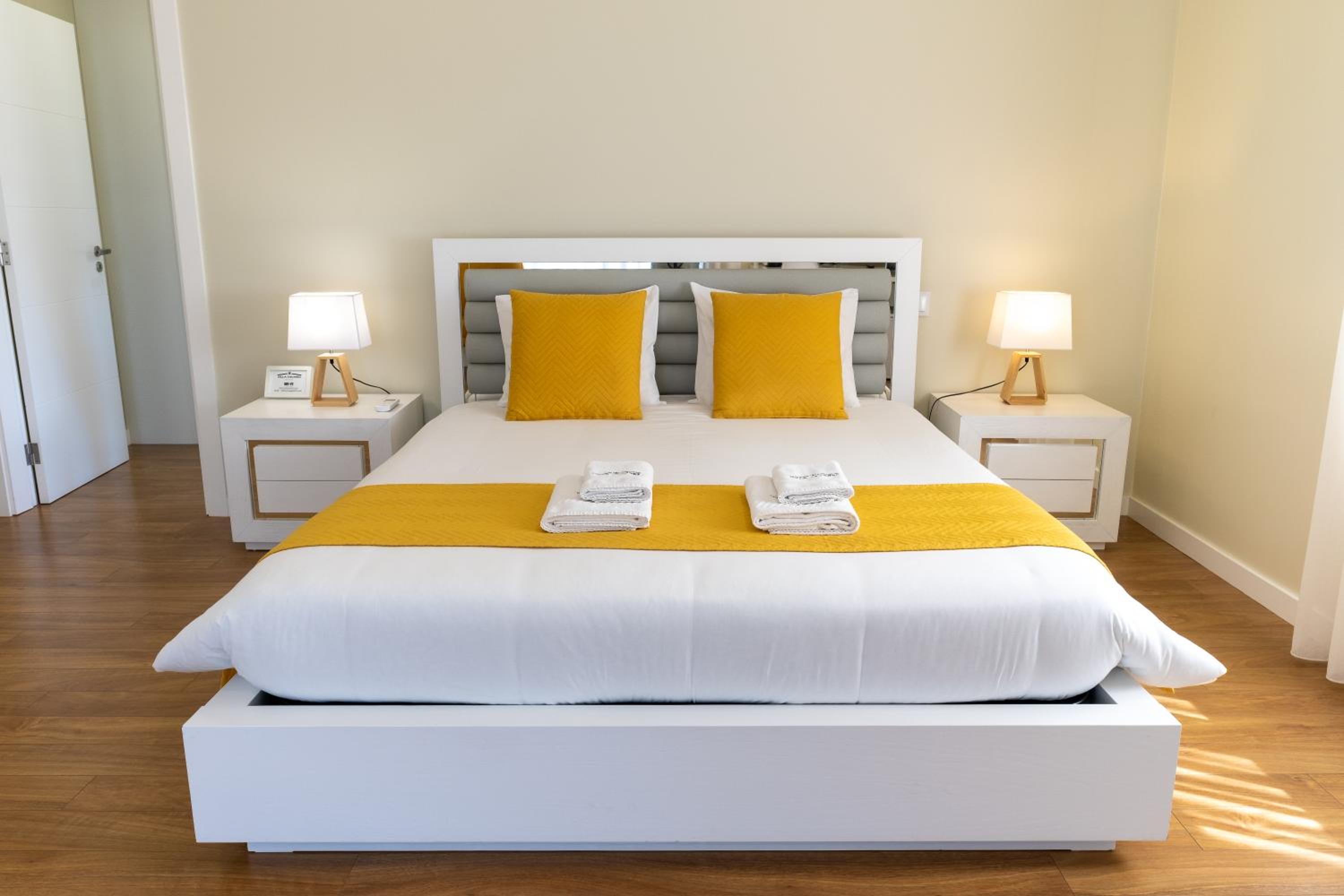King Suite with Balcony photo 2