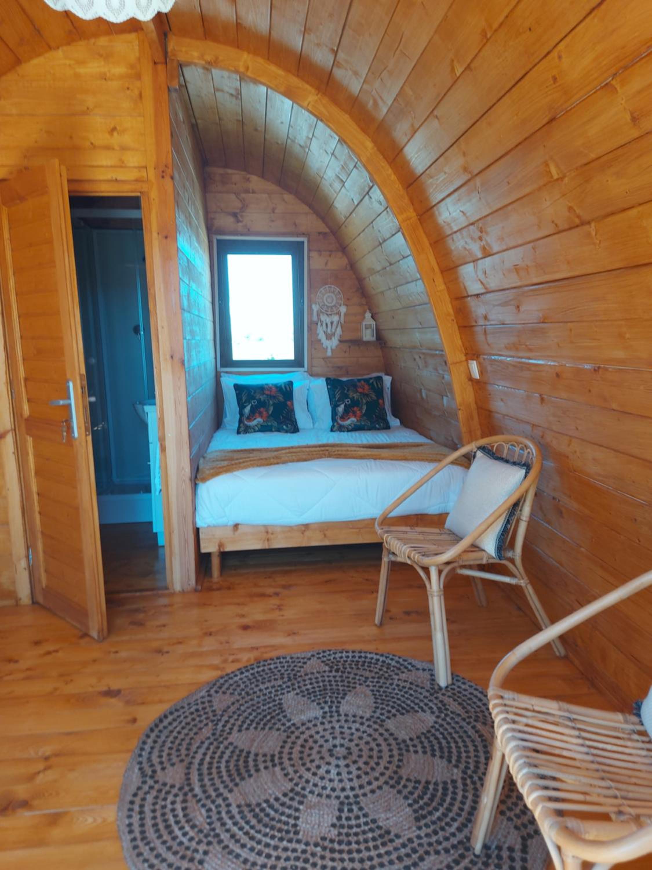 Deluxe Room (2 Adults + 1 Child) photo 2