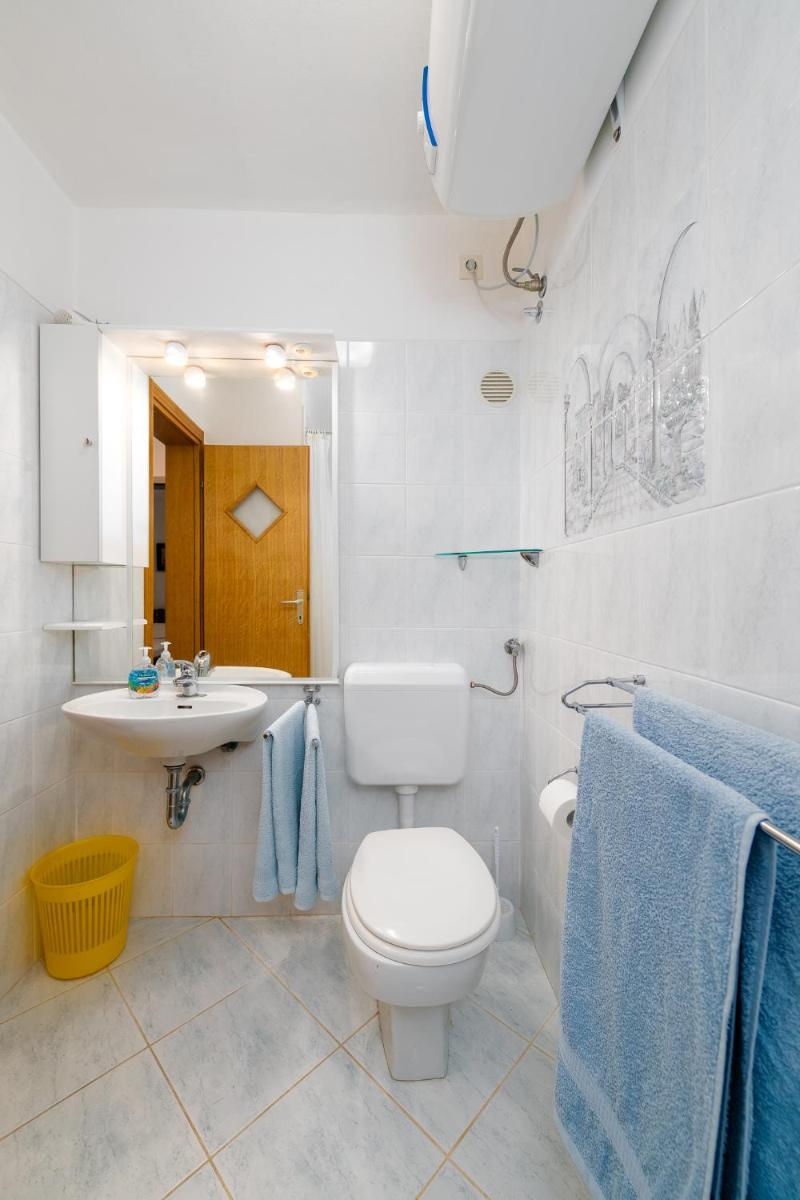 One-Bedroom Apartment with Balcony photo 3