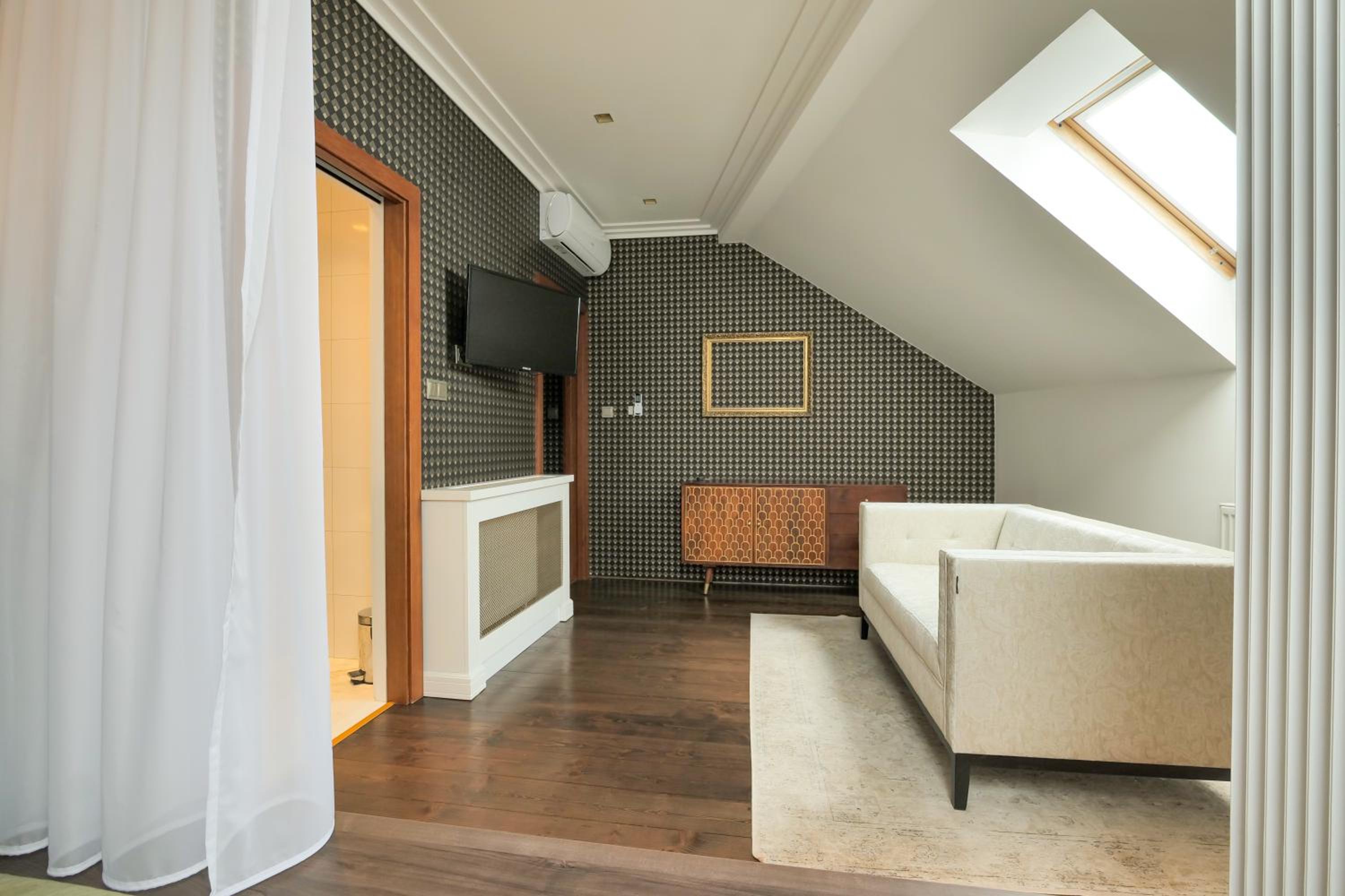 Deluxe Double Room - Attic photo 2