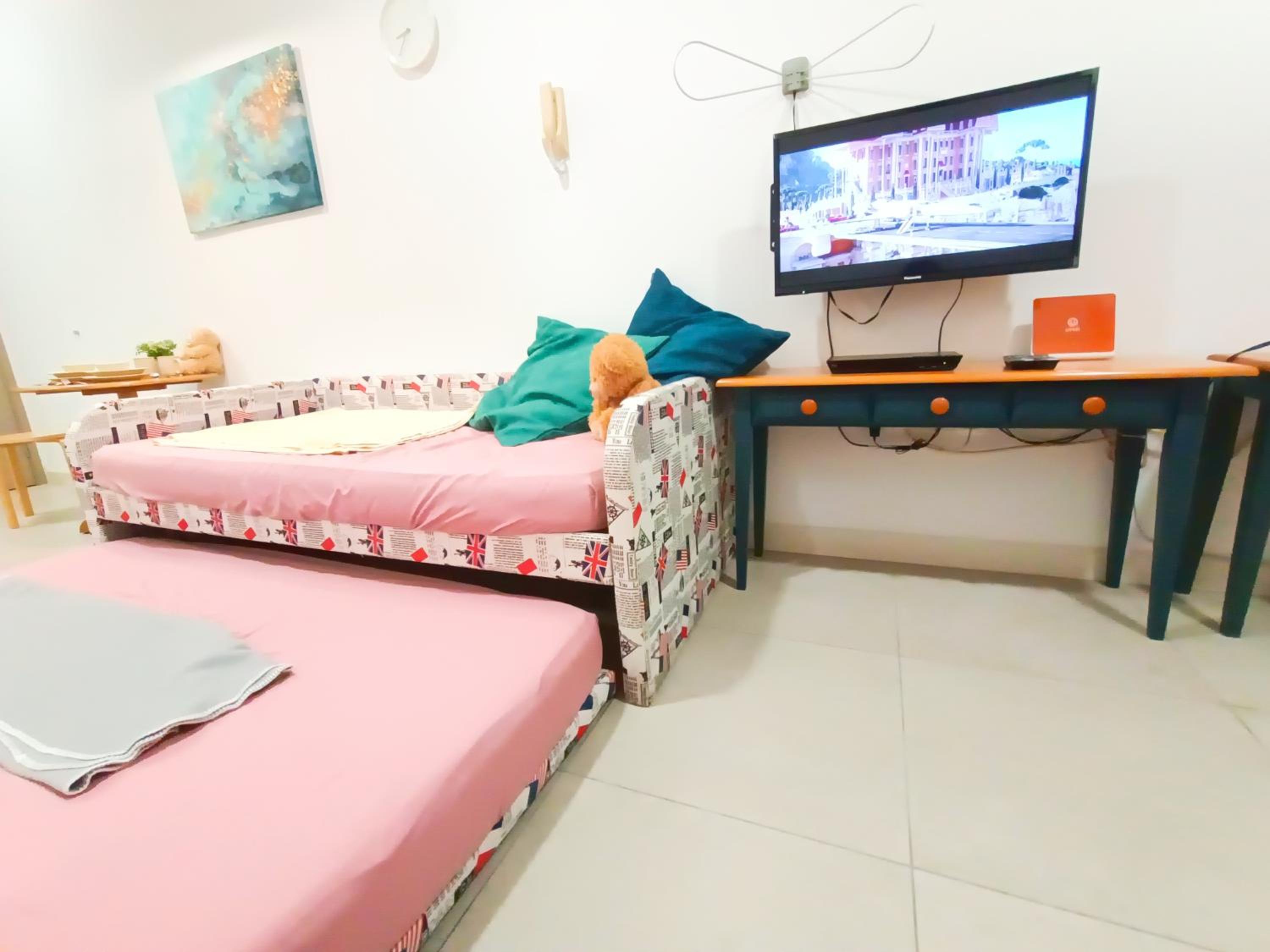 One-Bedroom Apartment photo 2