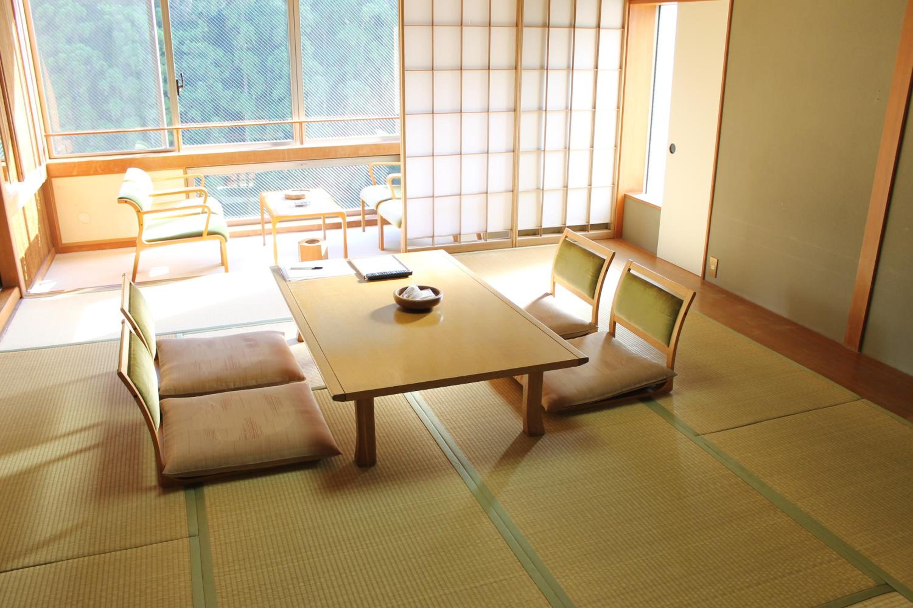 Japanese-Style Family Room - Smoking