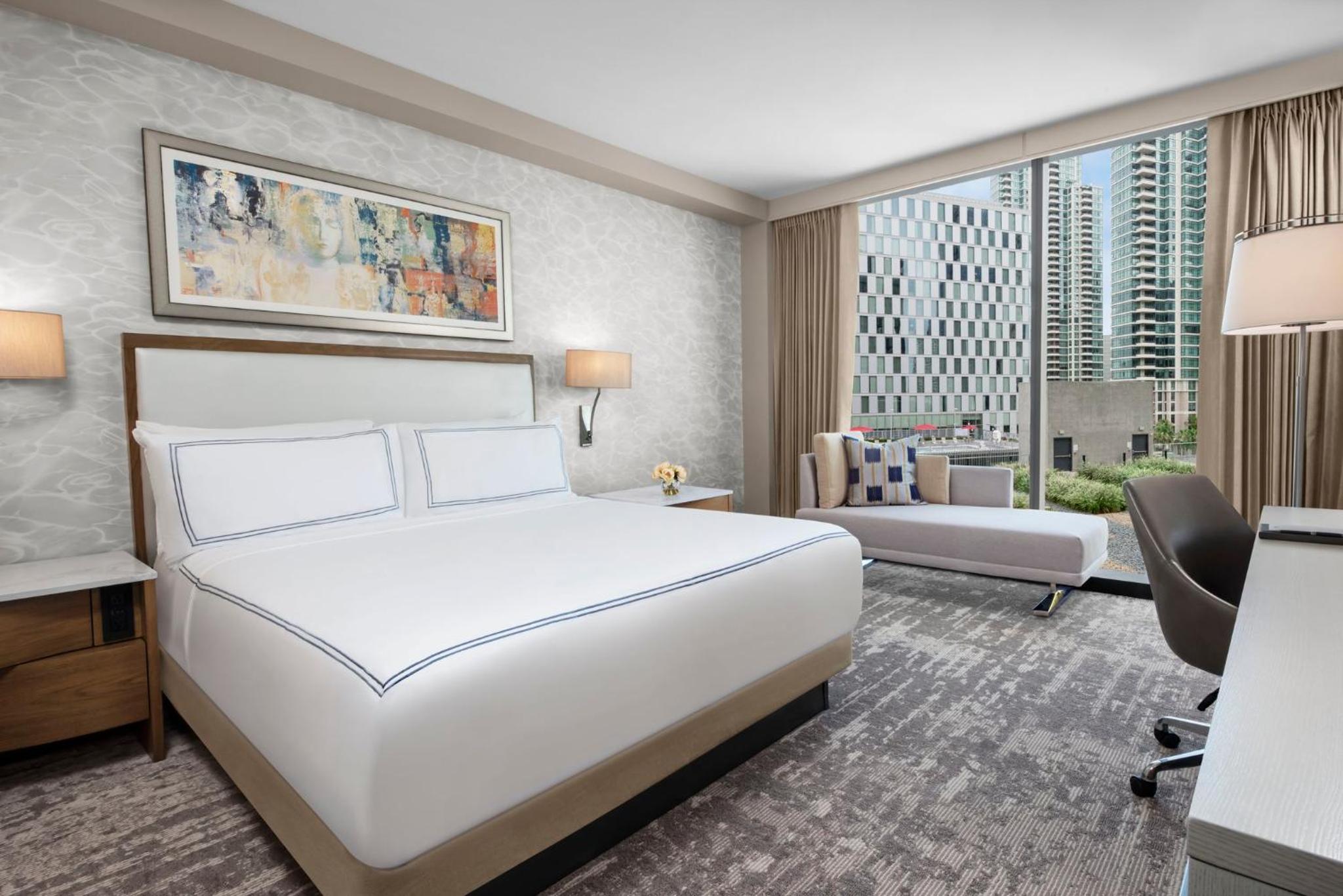 Classic King Room with City View