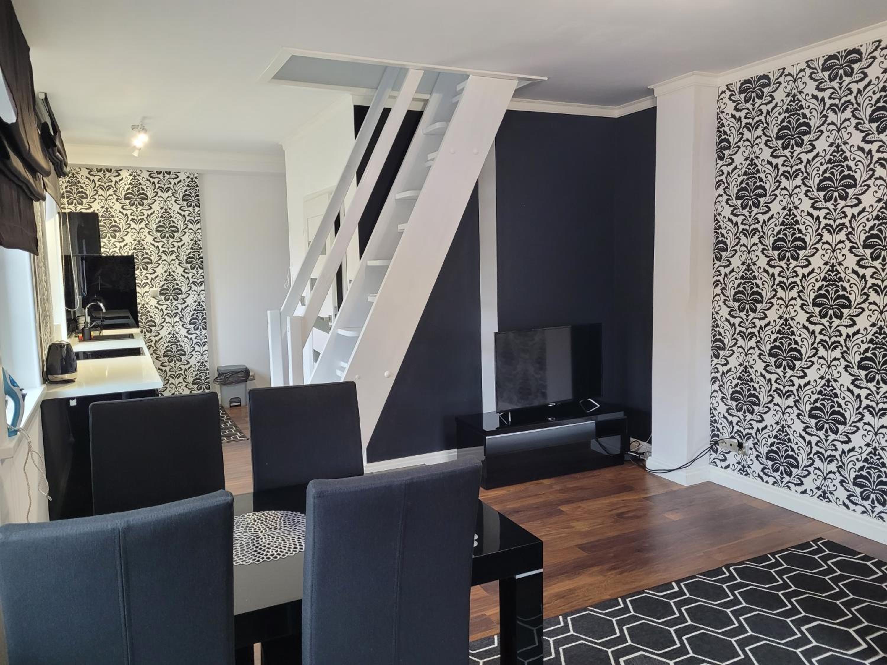 Apartment - Split Level - Photo 3