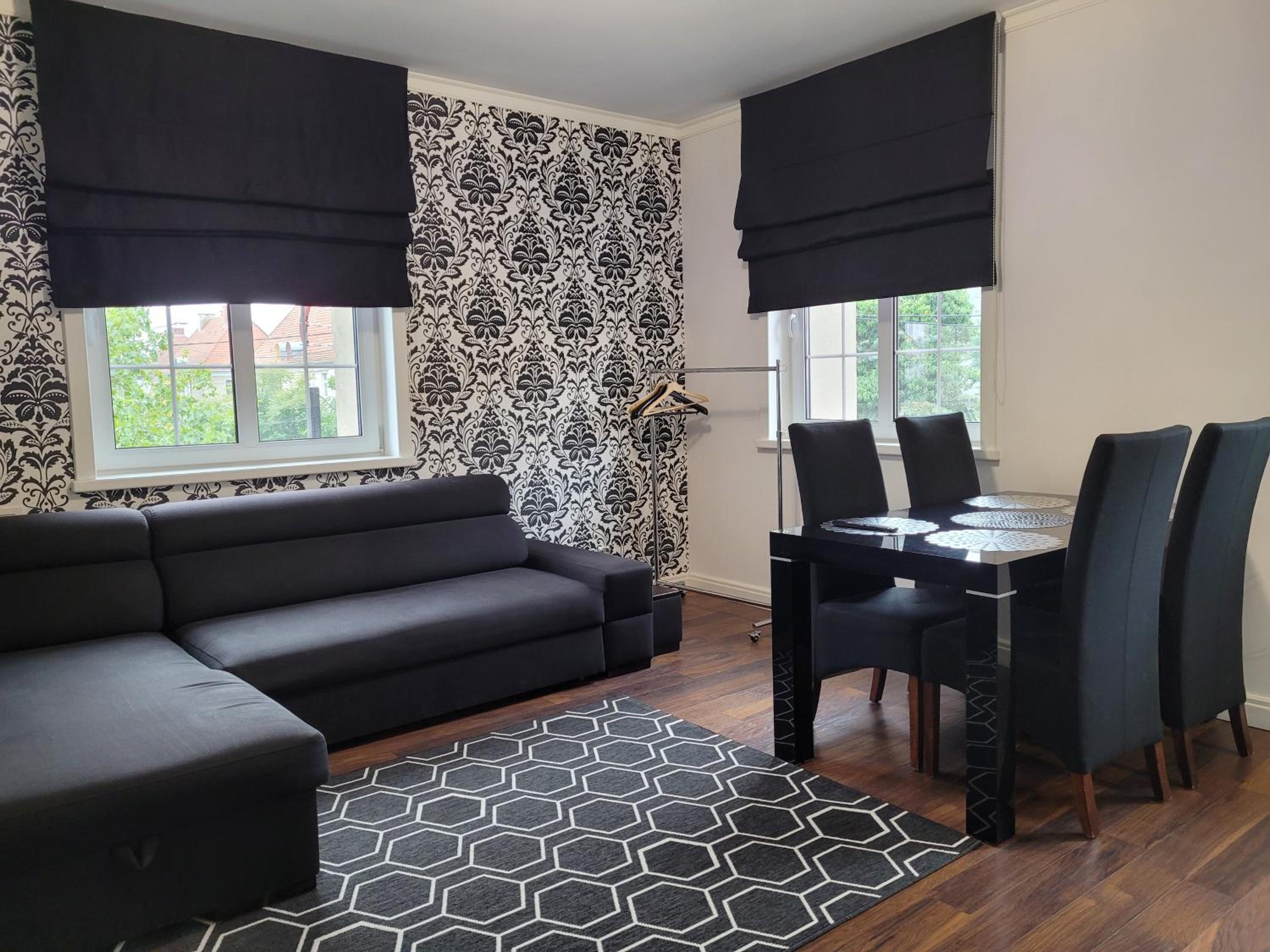 Apartment - Split Level - Photo 2