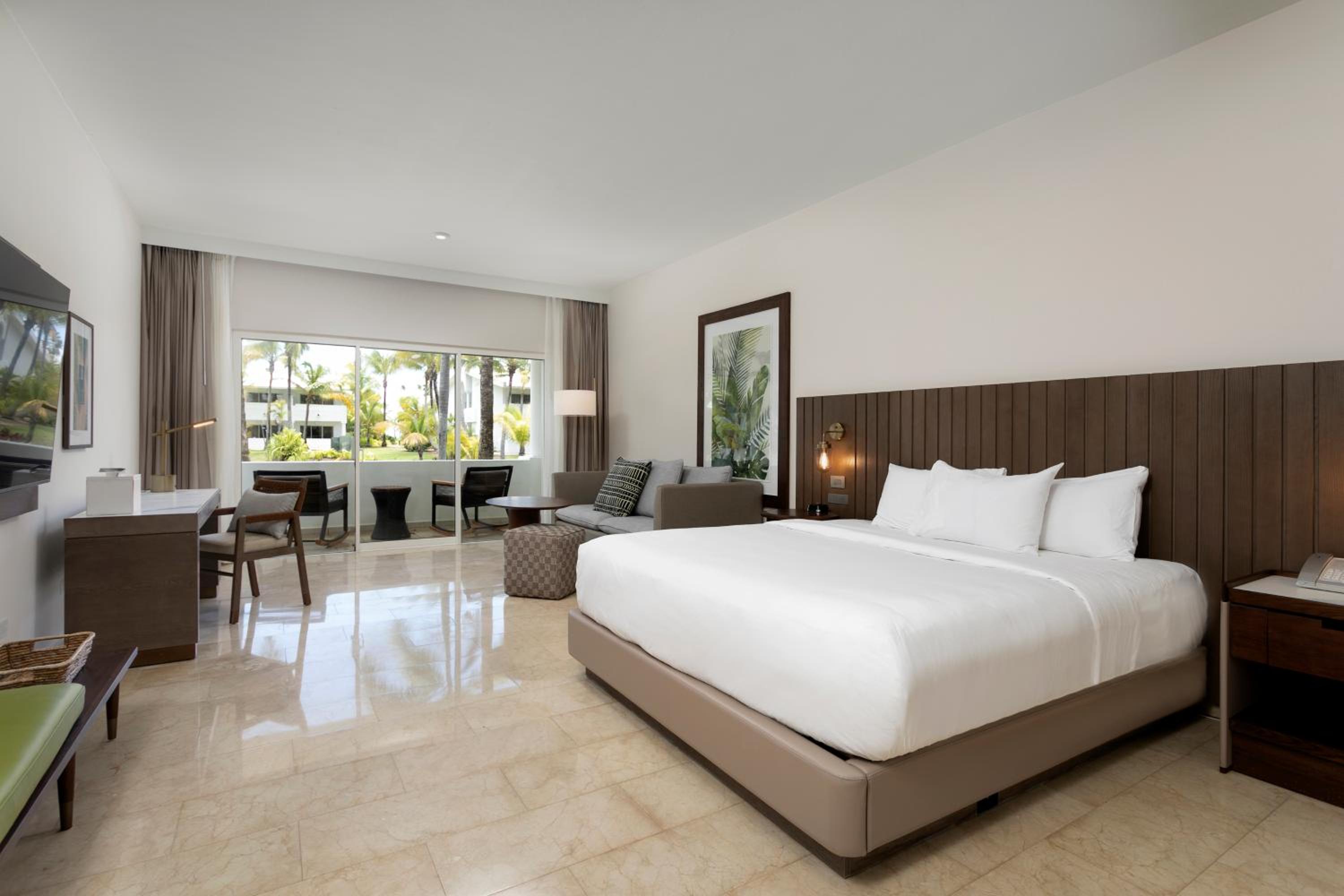 Deluxe King Room with Garden View - Photo 2