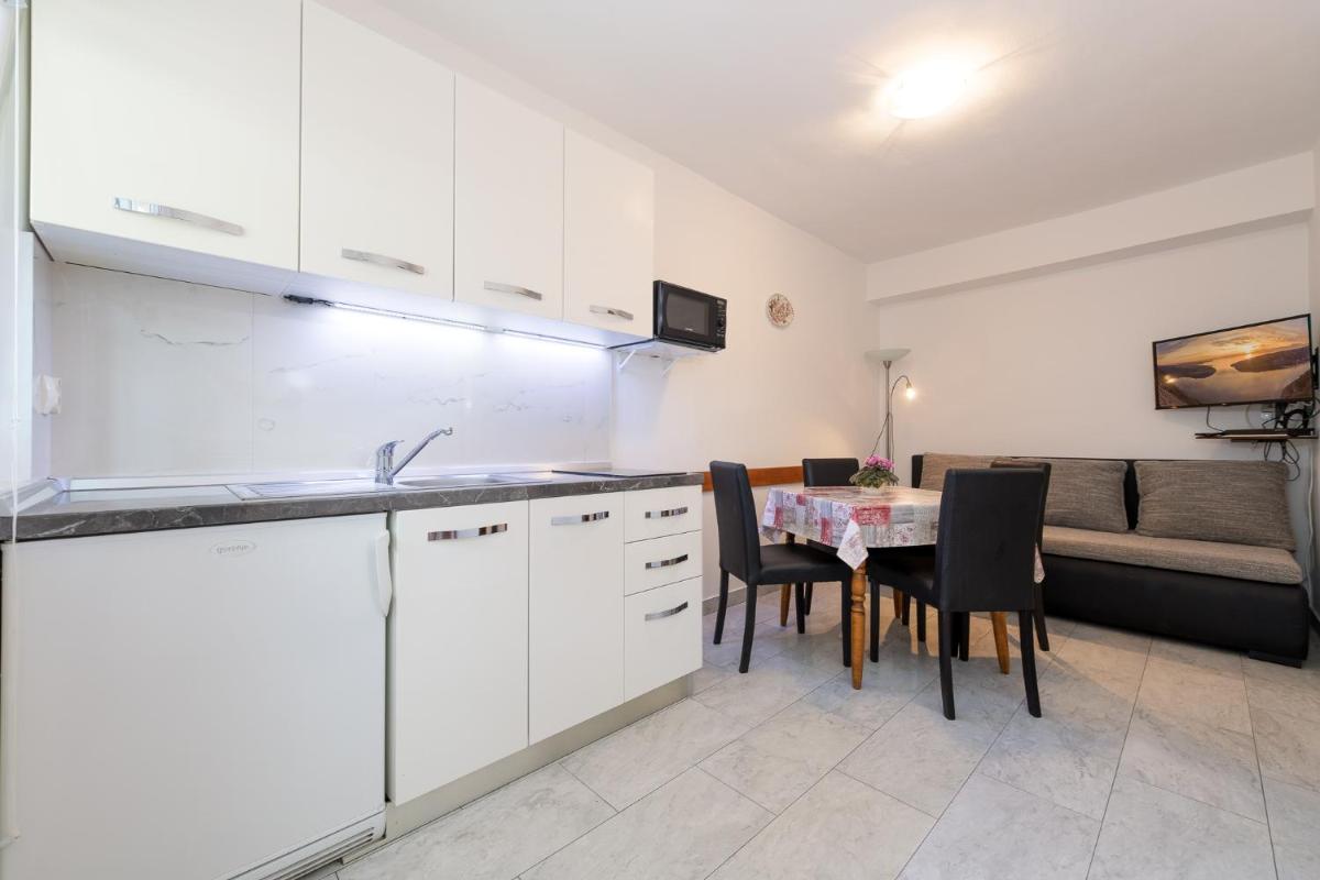 One-Bedroom Apartment with Terrace photo 1