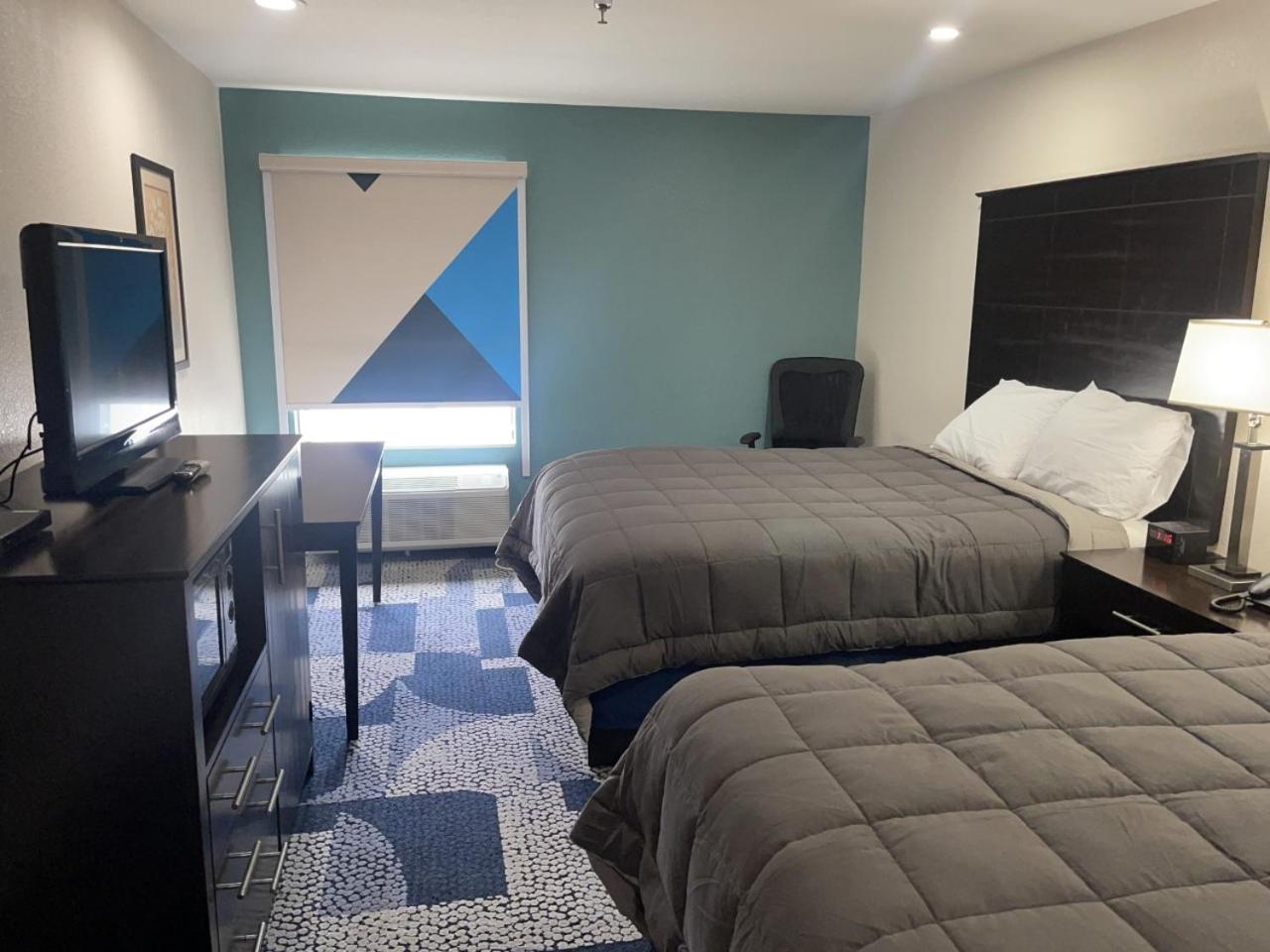 Queen Room photo 1