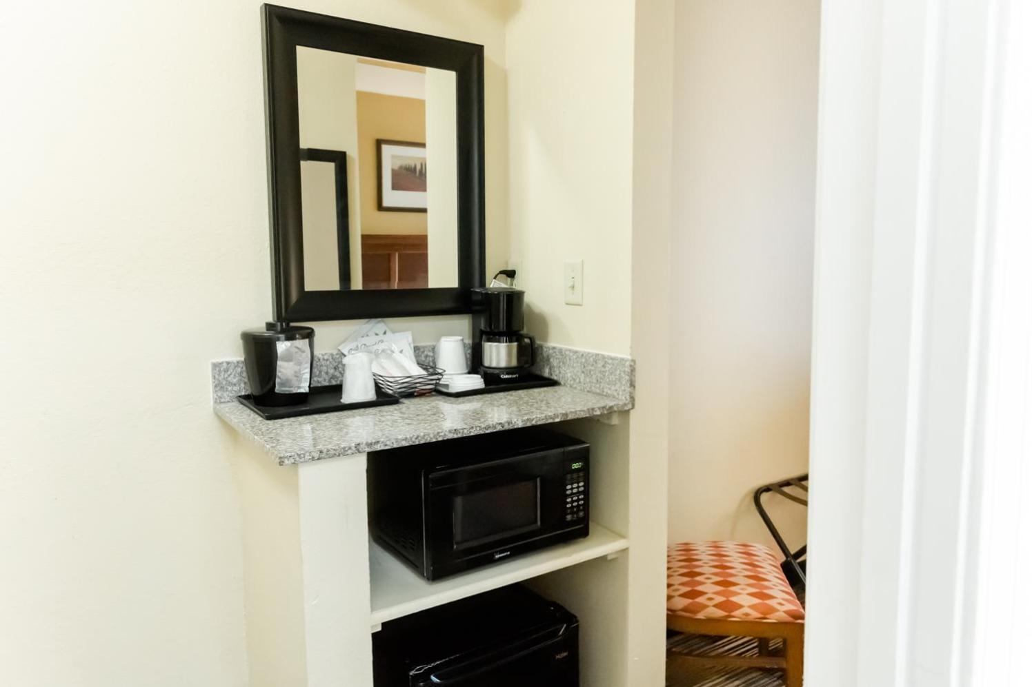 One-Bedroom King Suite with Sofa Bed - Non-Smoking photo 1