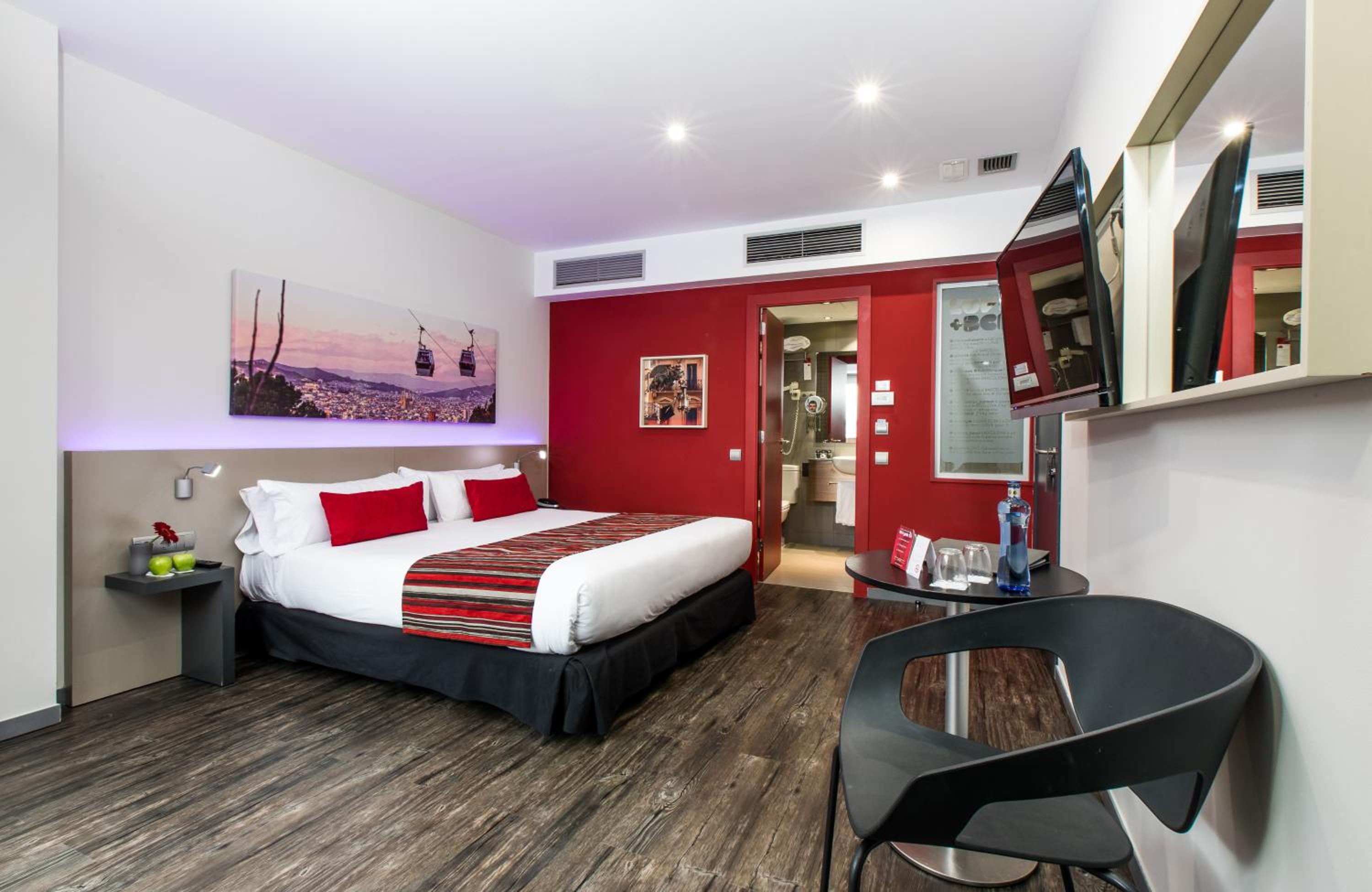 Deluxe Double Room thumbnail 6