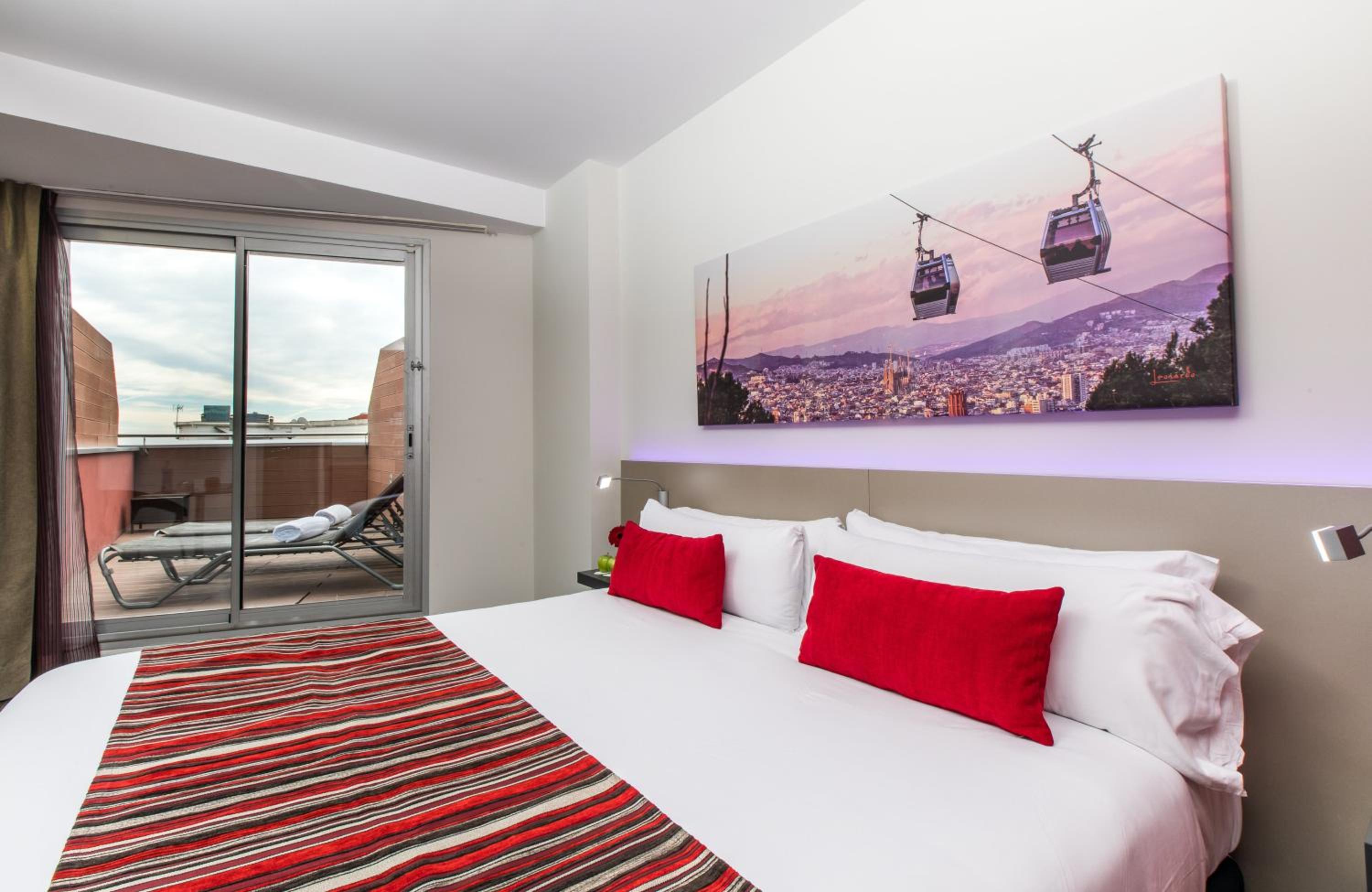 Deluxe Double Room thumbnail 5