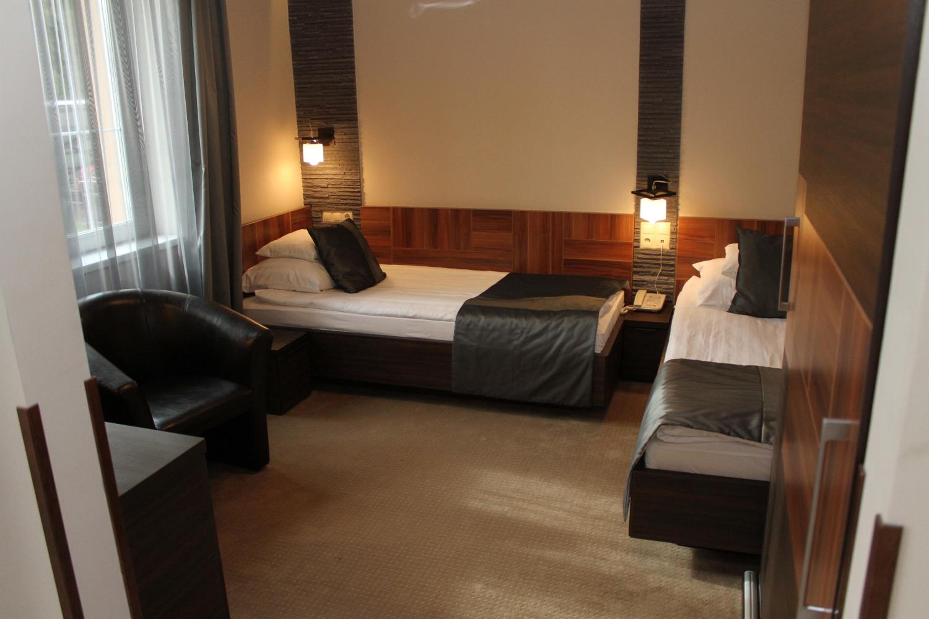 Double or Twin Room - Photo 3