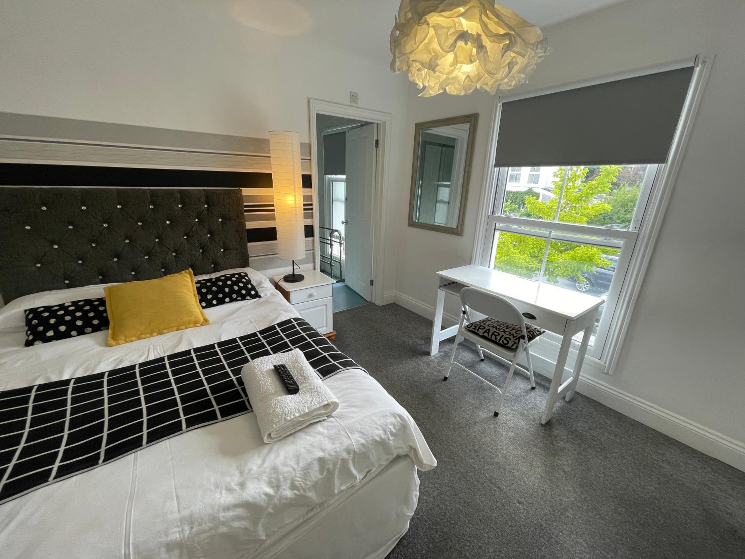 Double Room with Private Bathroom photo 1