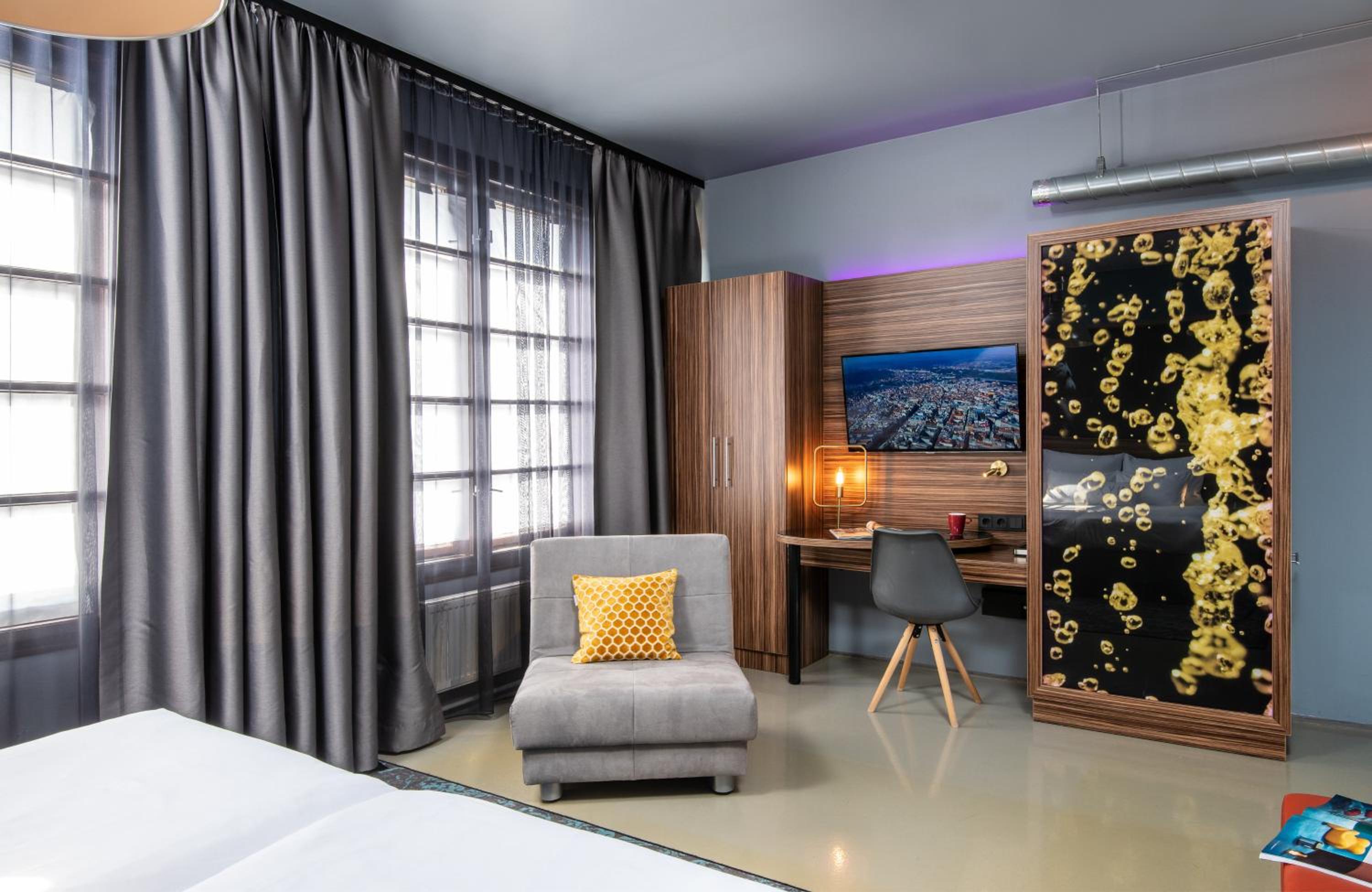 Space Triple Room