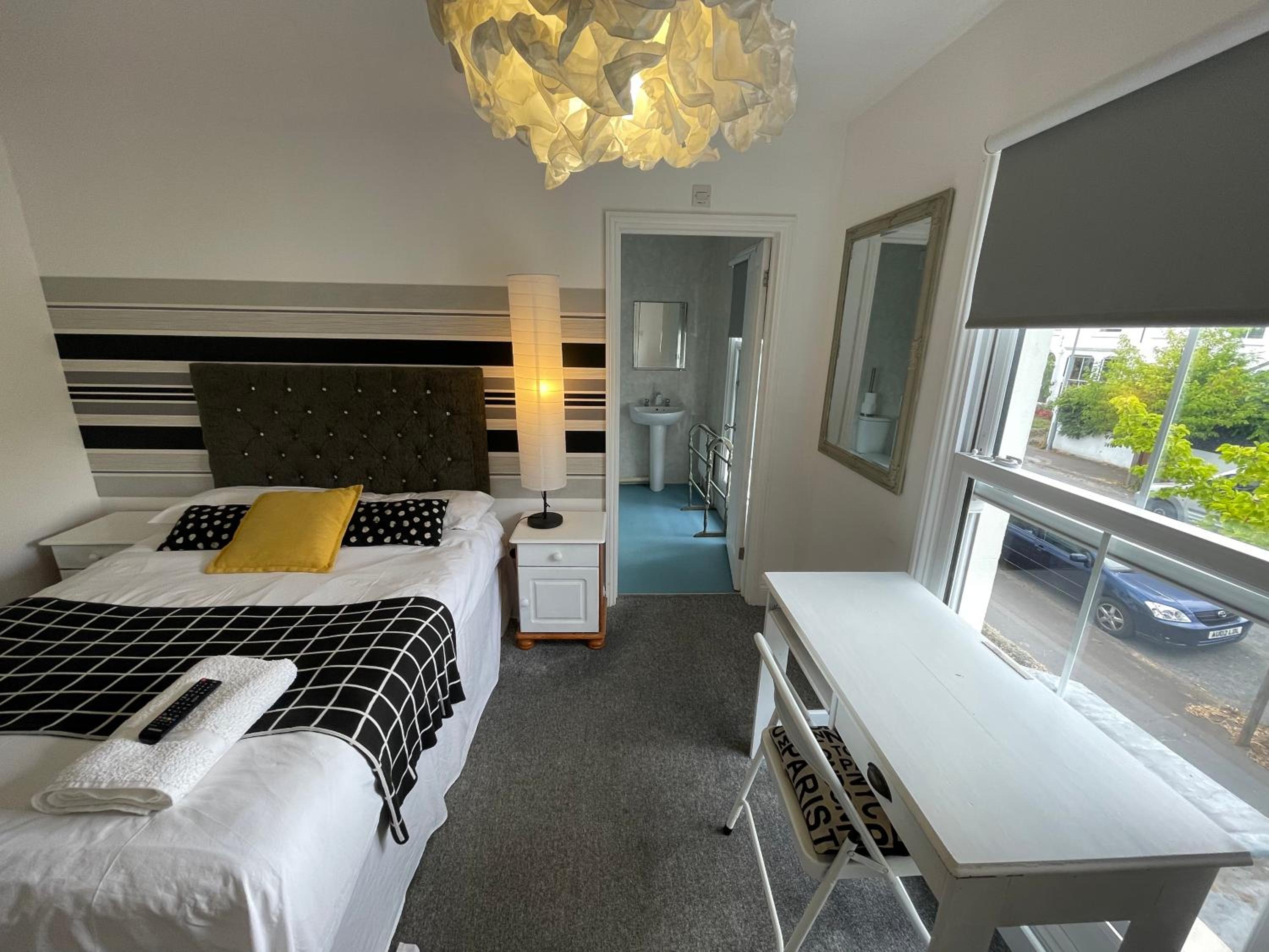 Double Room with Private Bathroom photo 3