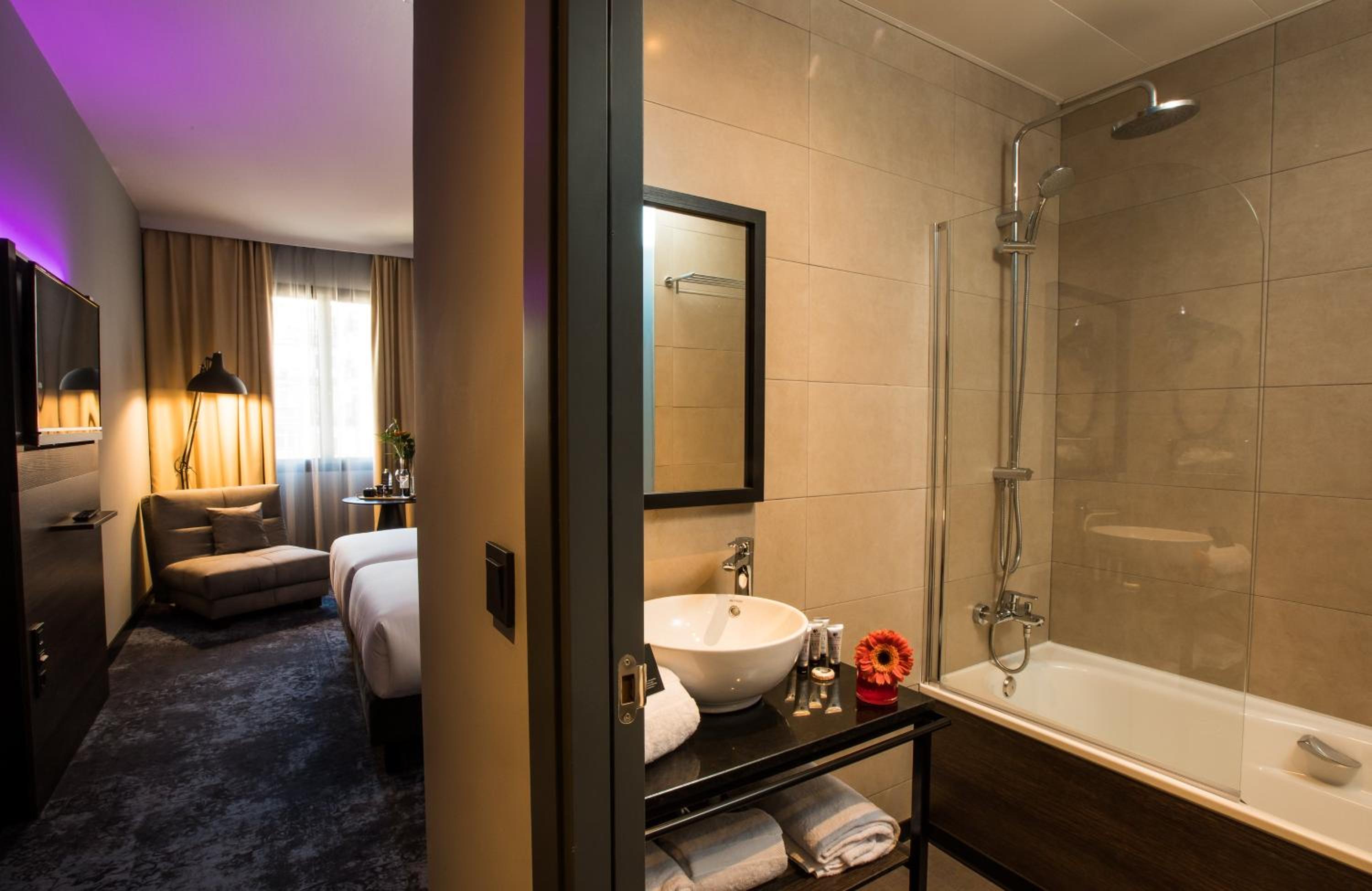 Comfort Double or Twin Room Park & Sleep thumbnail 6