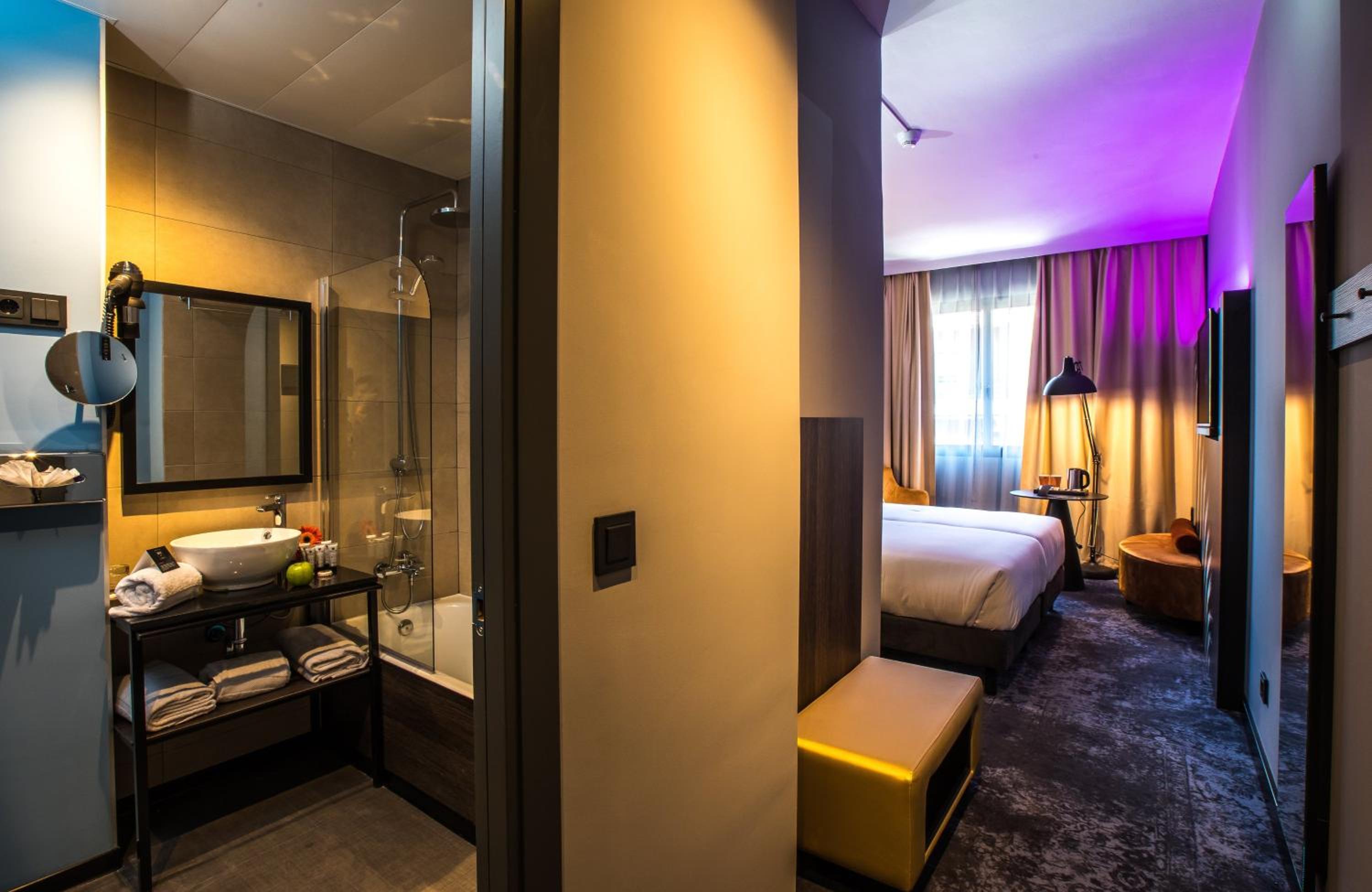 Comfort Triple Room thumbnail 5