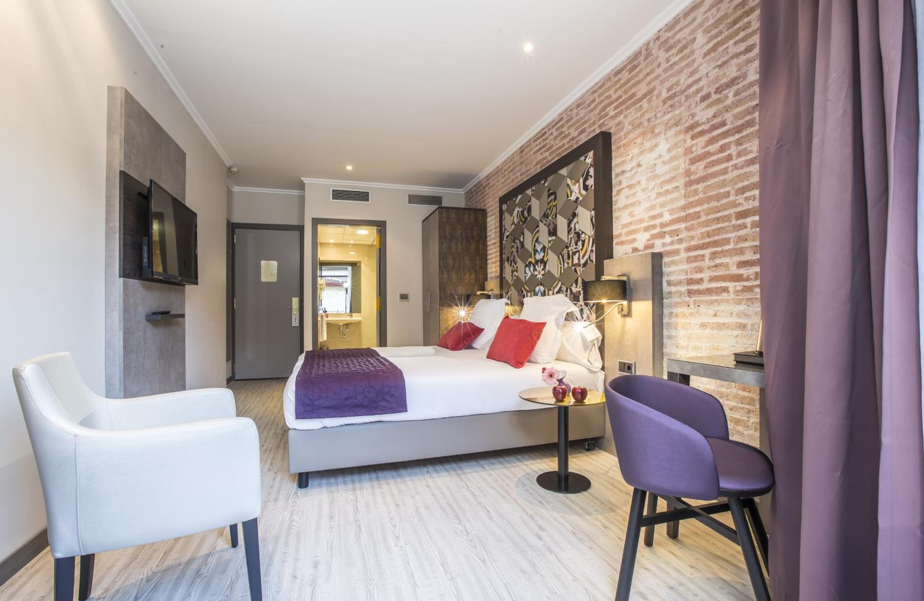 Comfort Double or Twin Room thumbnail 5