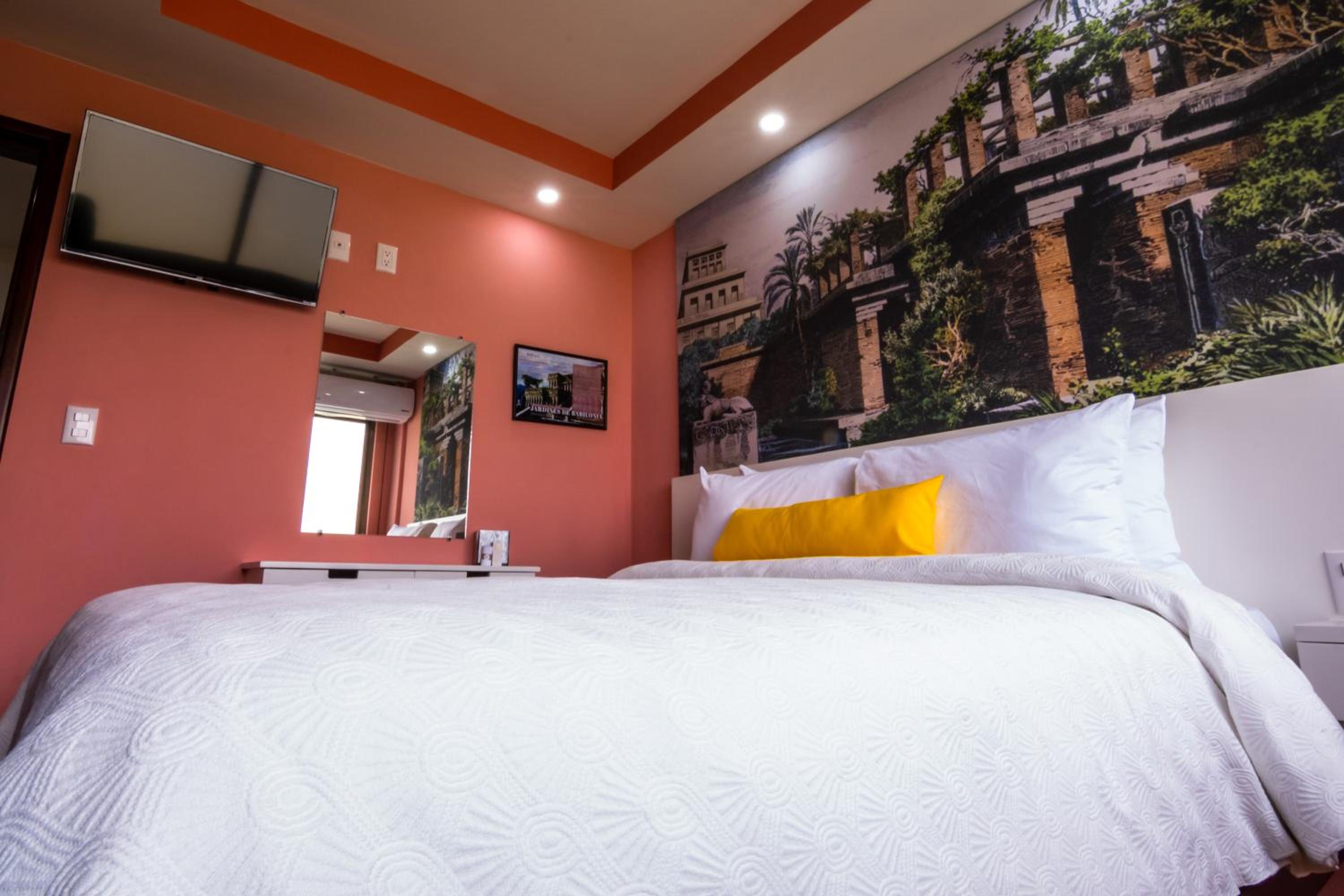 Deluxe Queen Room - Photo 6