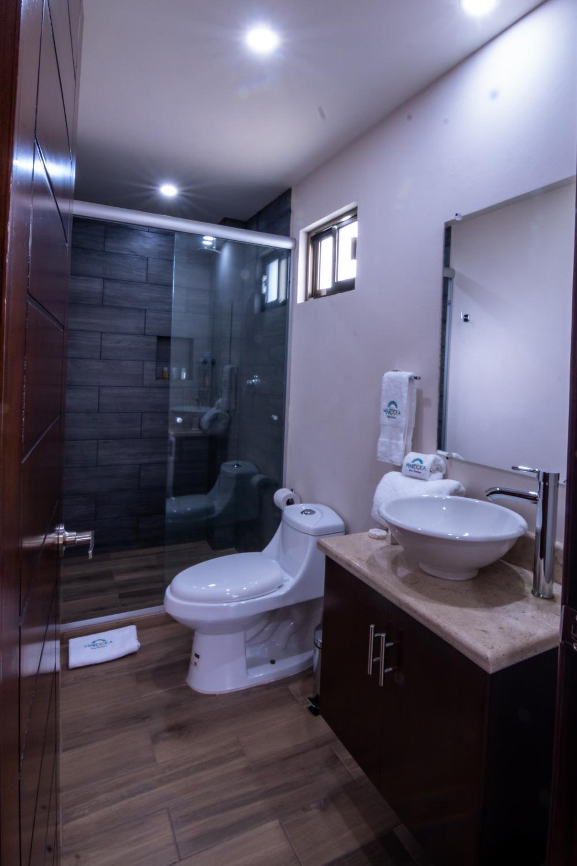 Deluxe Queen Room - Photo 7