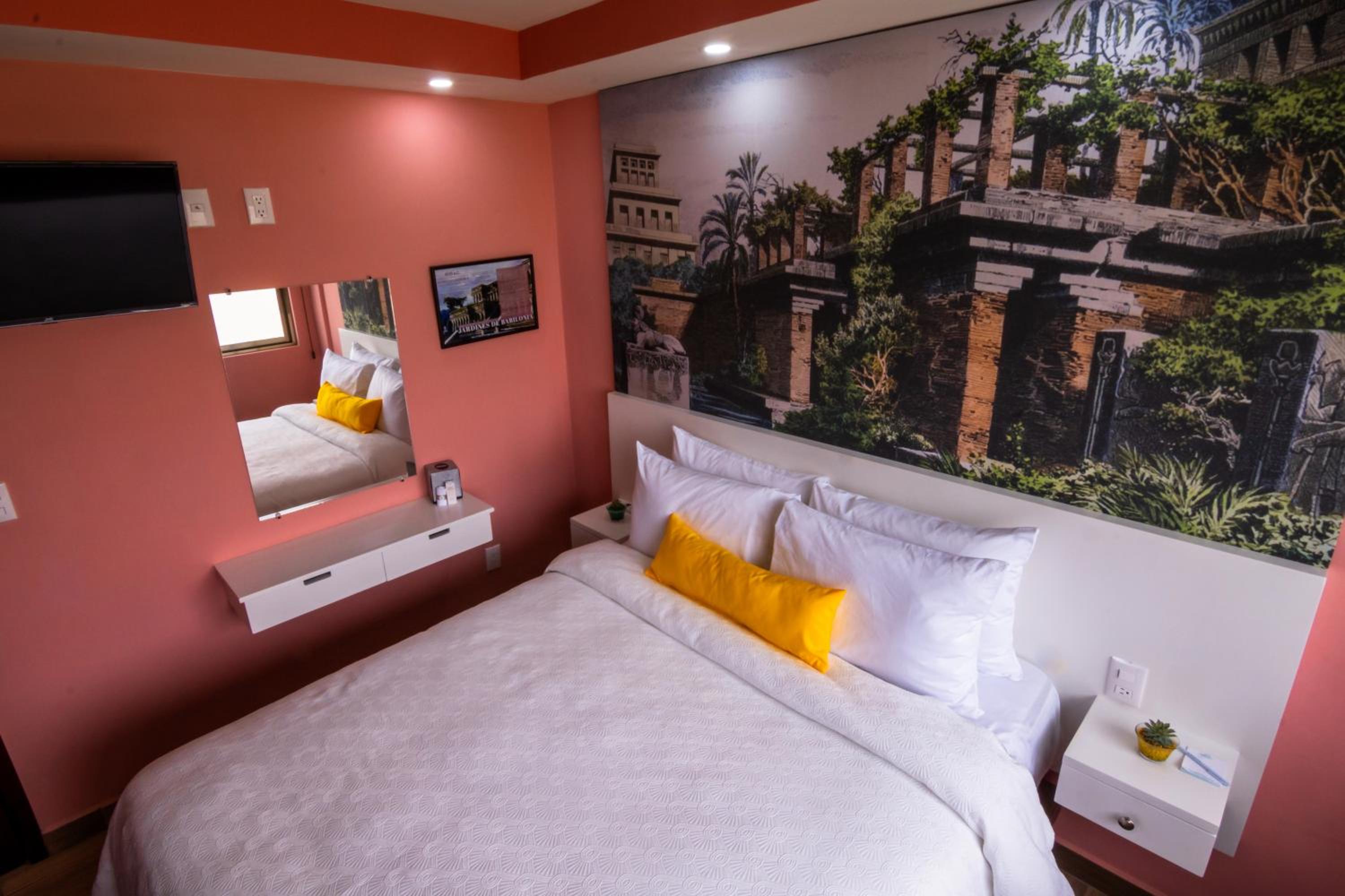 Deluxe Queen Room - Photo 8
