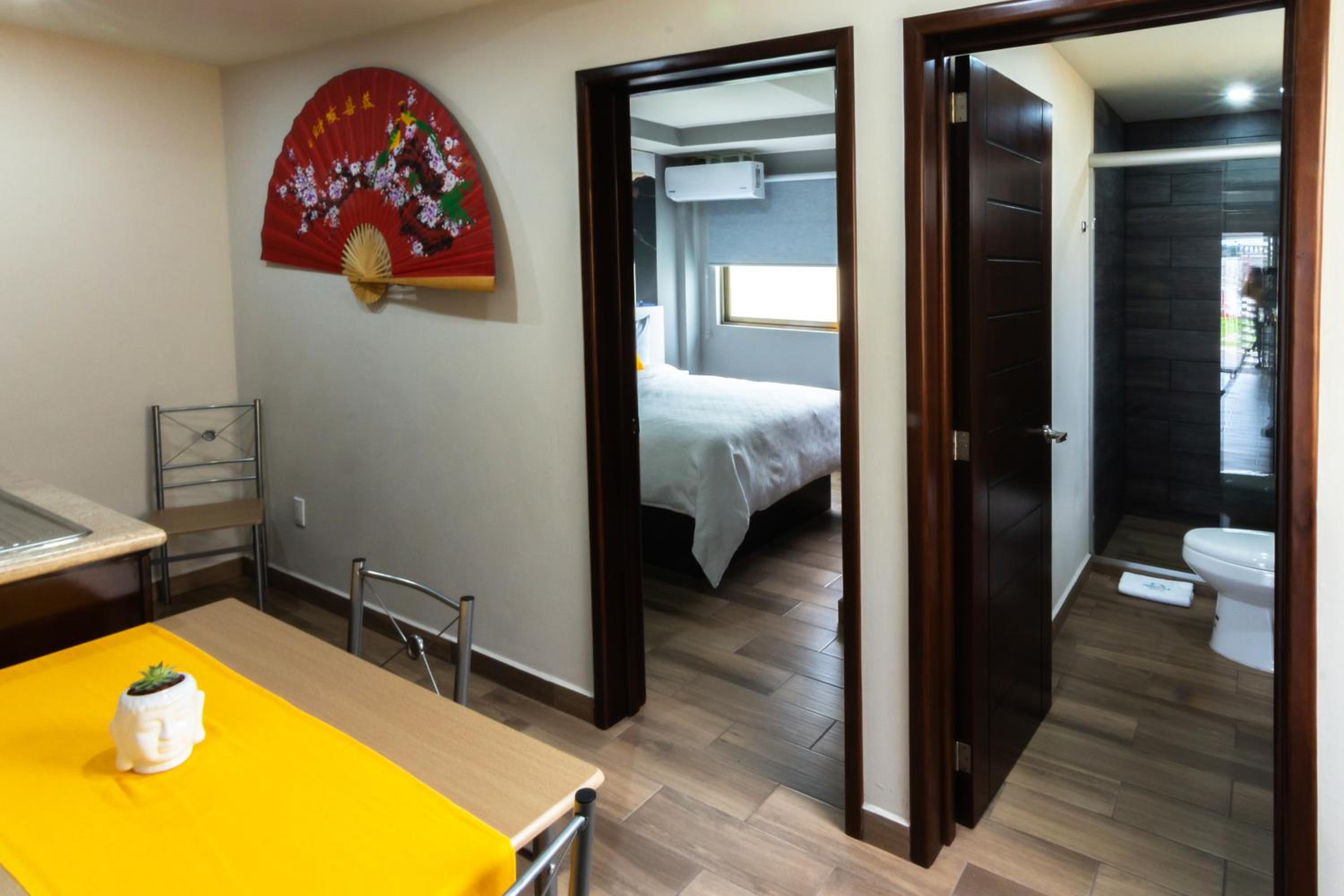 Deluxe Queen Room - Photo 1