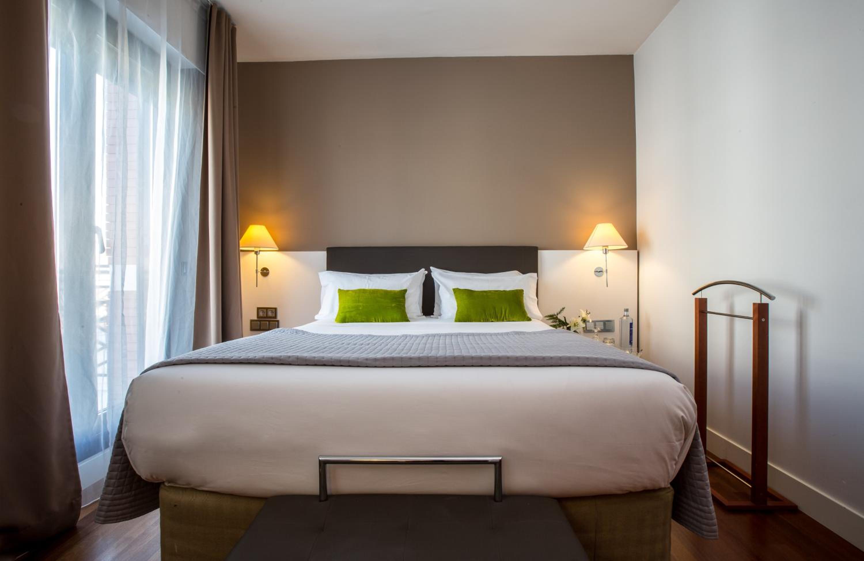Deluxe Room thumbnail 5