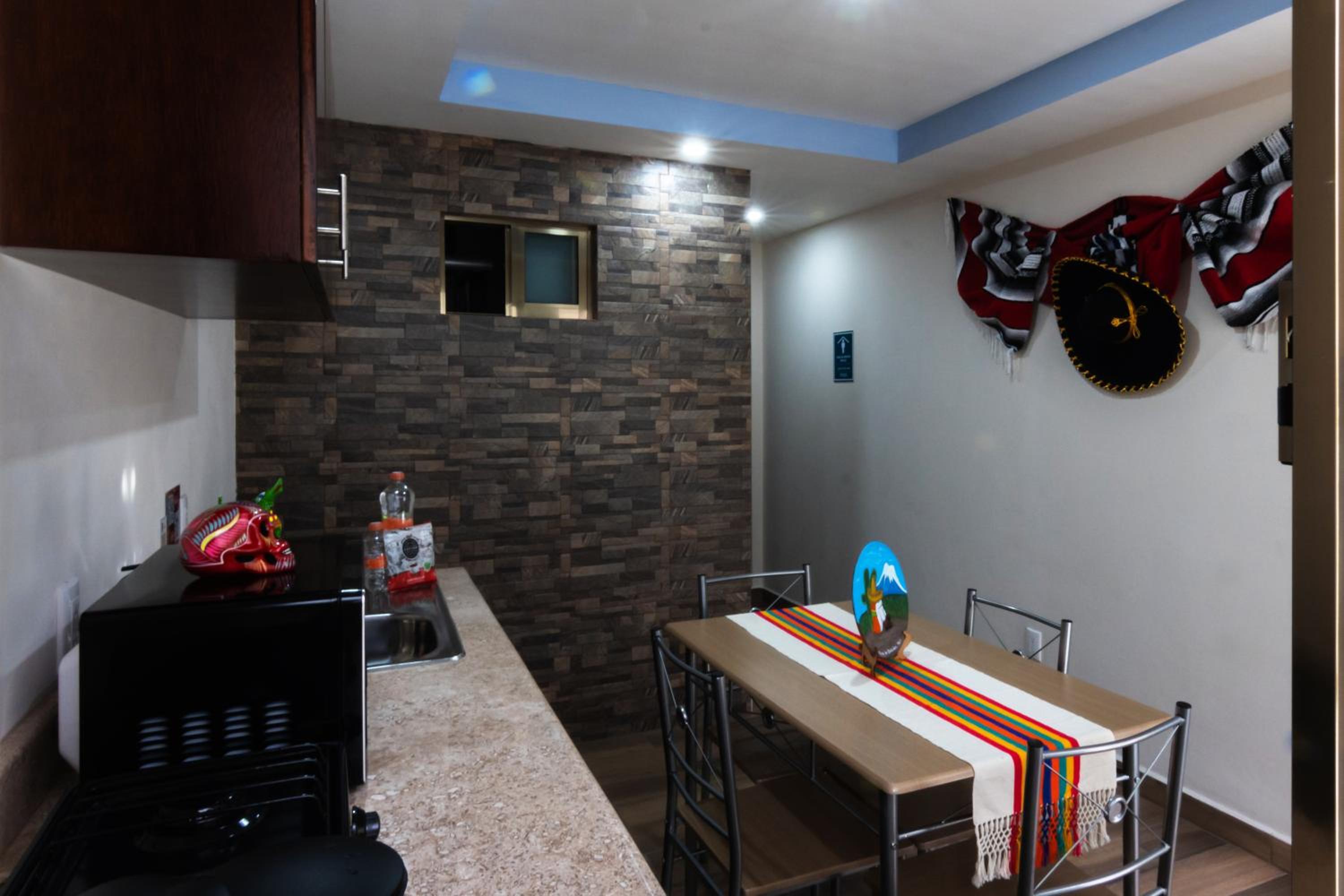 Deluxe King Room - Photo 8