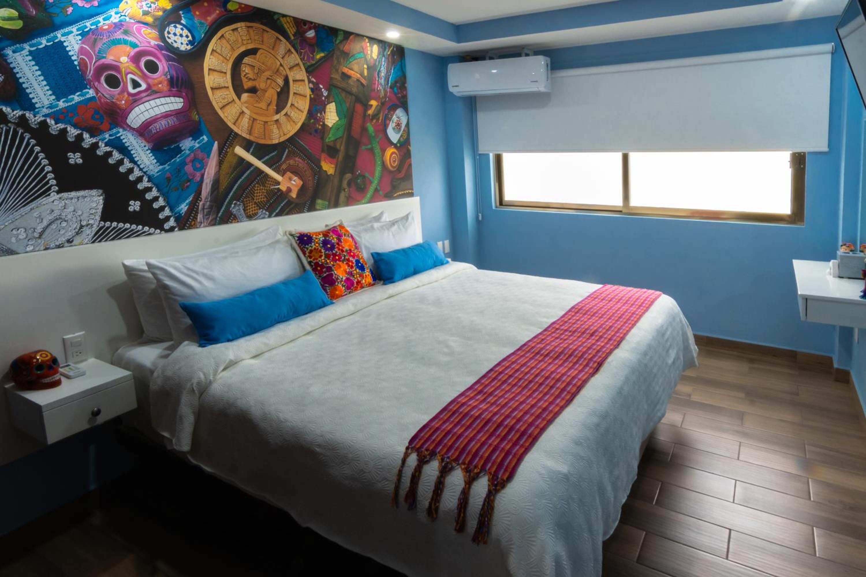 Deluxe King Room - Photo 10