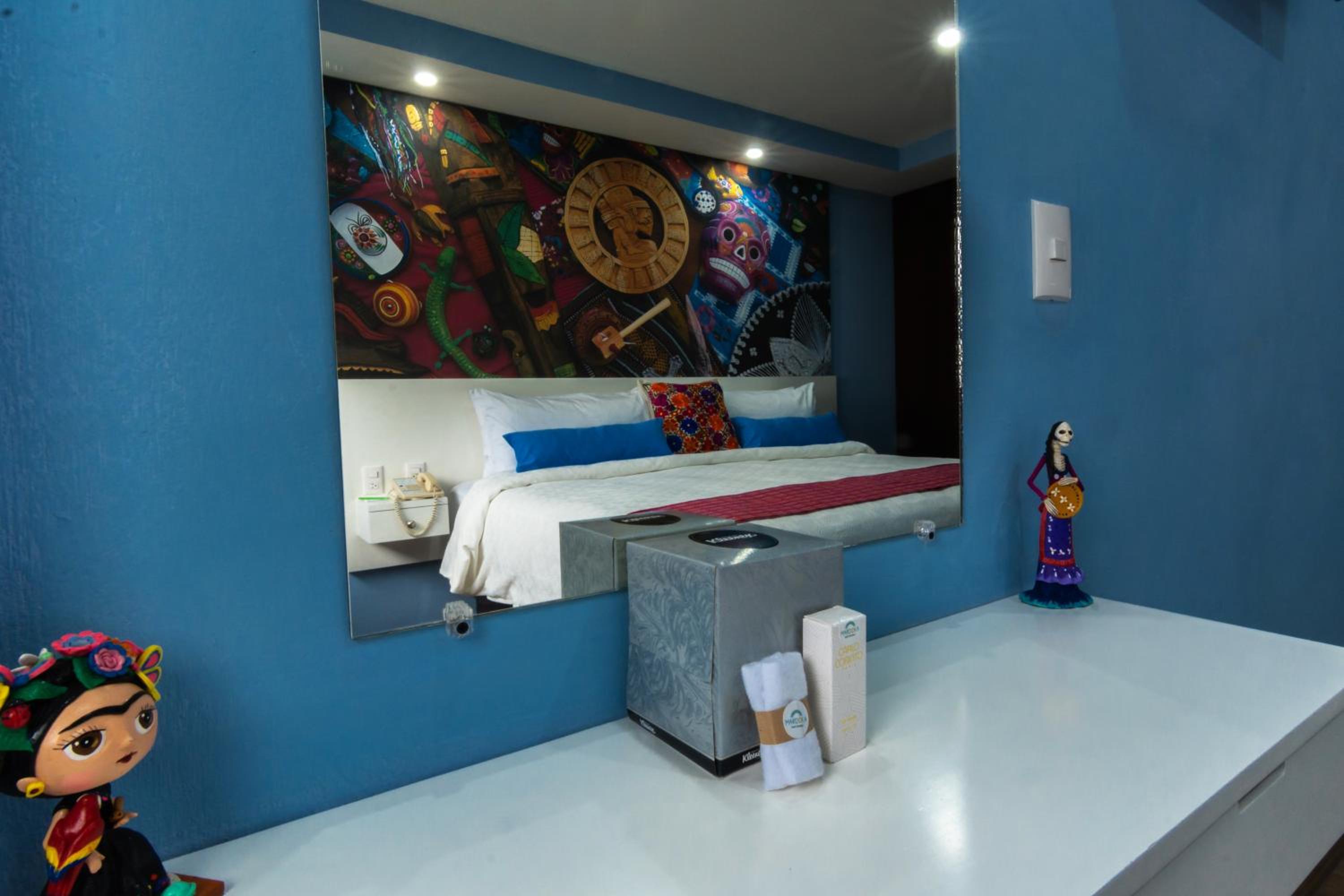 Deluxe King Room - Photo 9