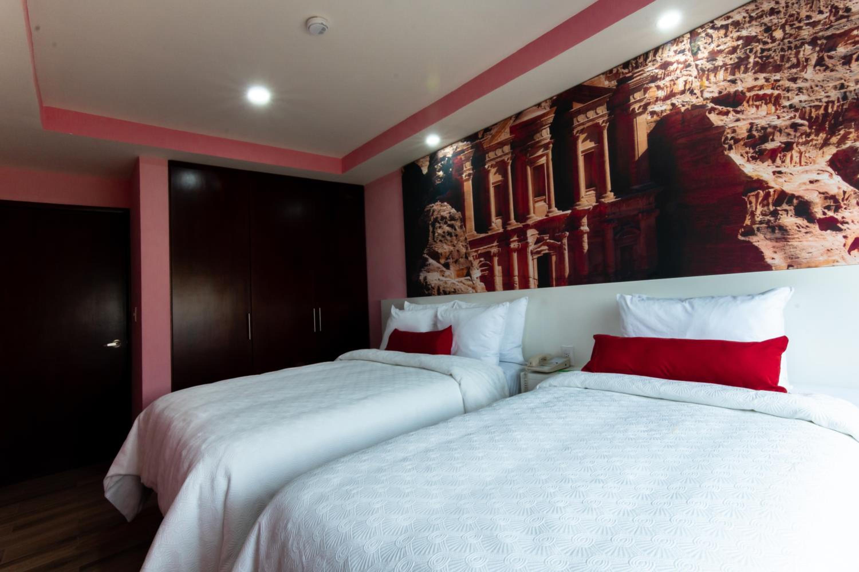 Twin Room - Photo 9