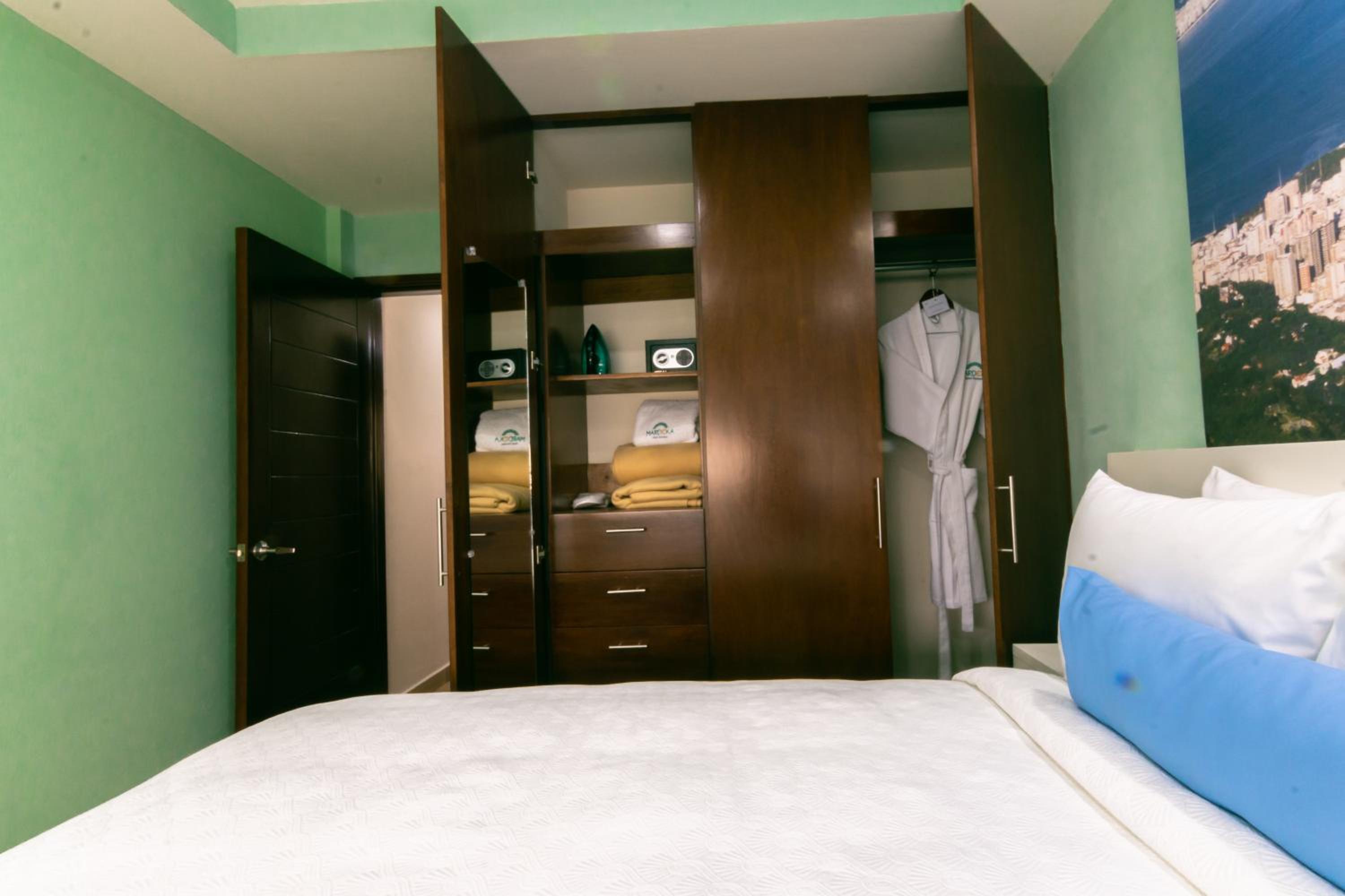 Twin Room - Photo 8
