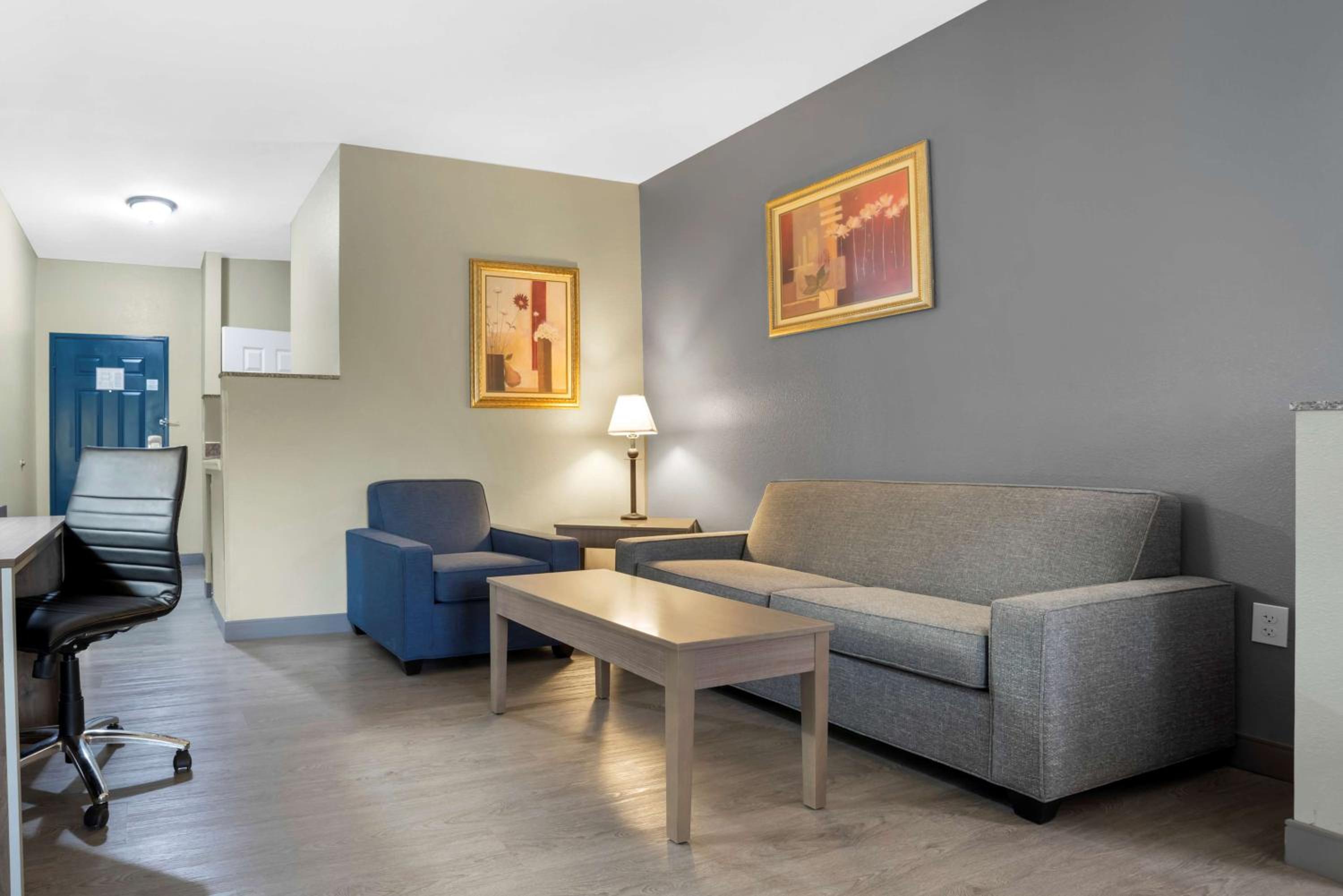 King Room - Non-Smoking - Photo 1