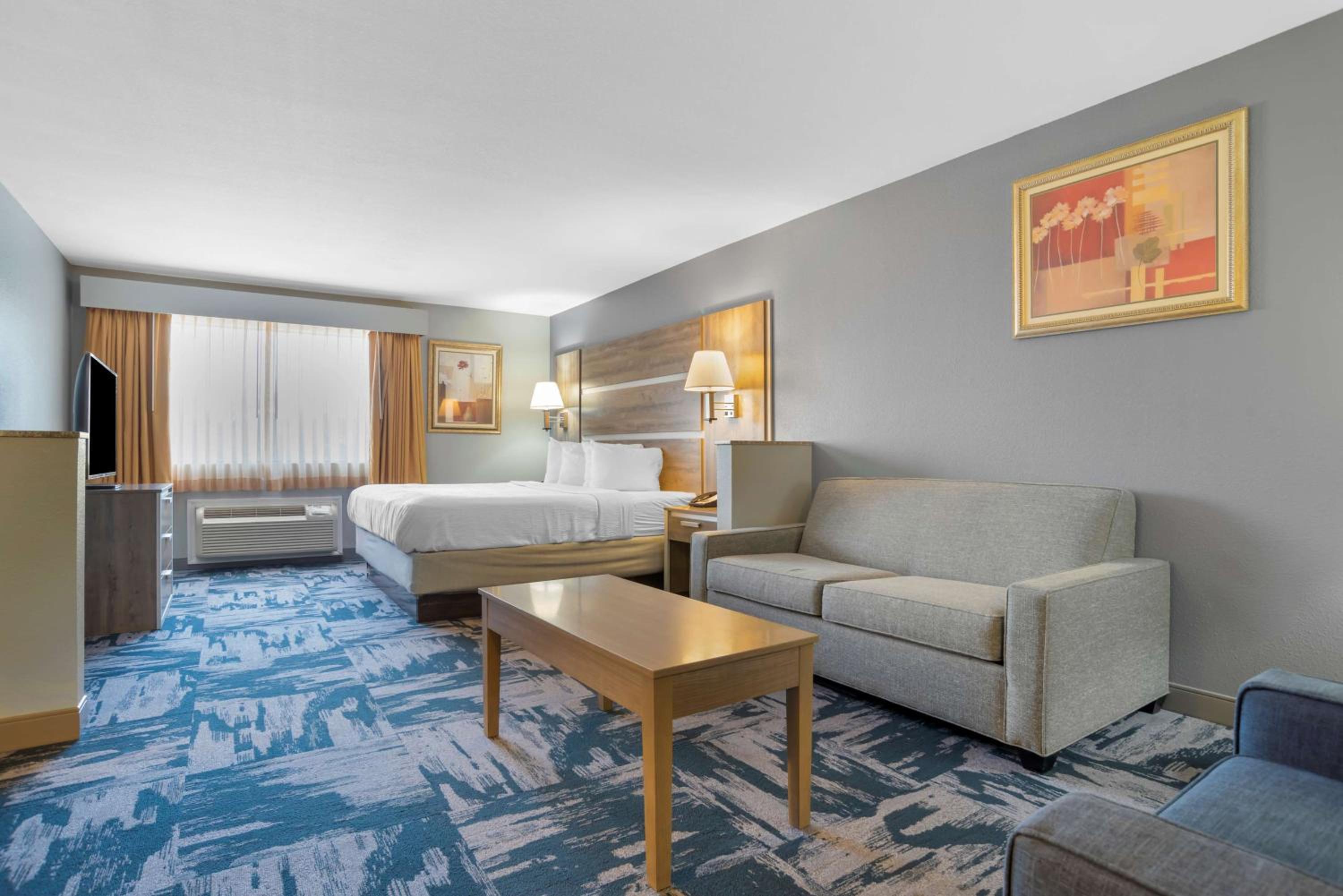 King Suite with Sofa Bed - Spa Bath - Non Smoking - Photo 1