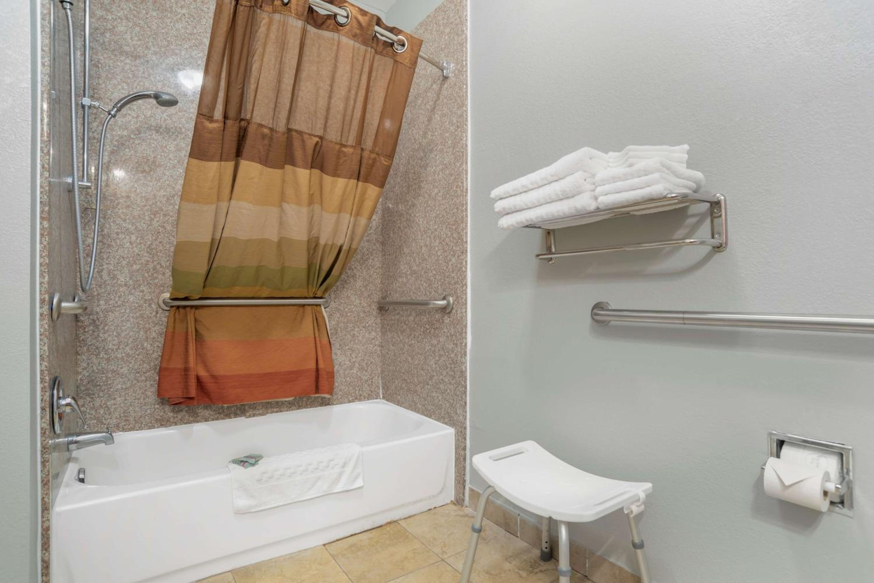 King Room - Disability Access Tub photo 2
