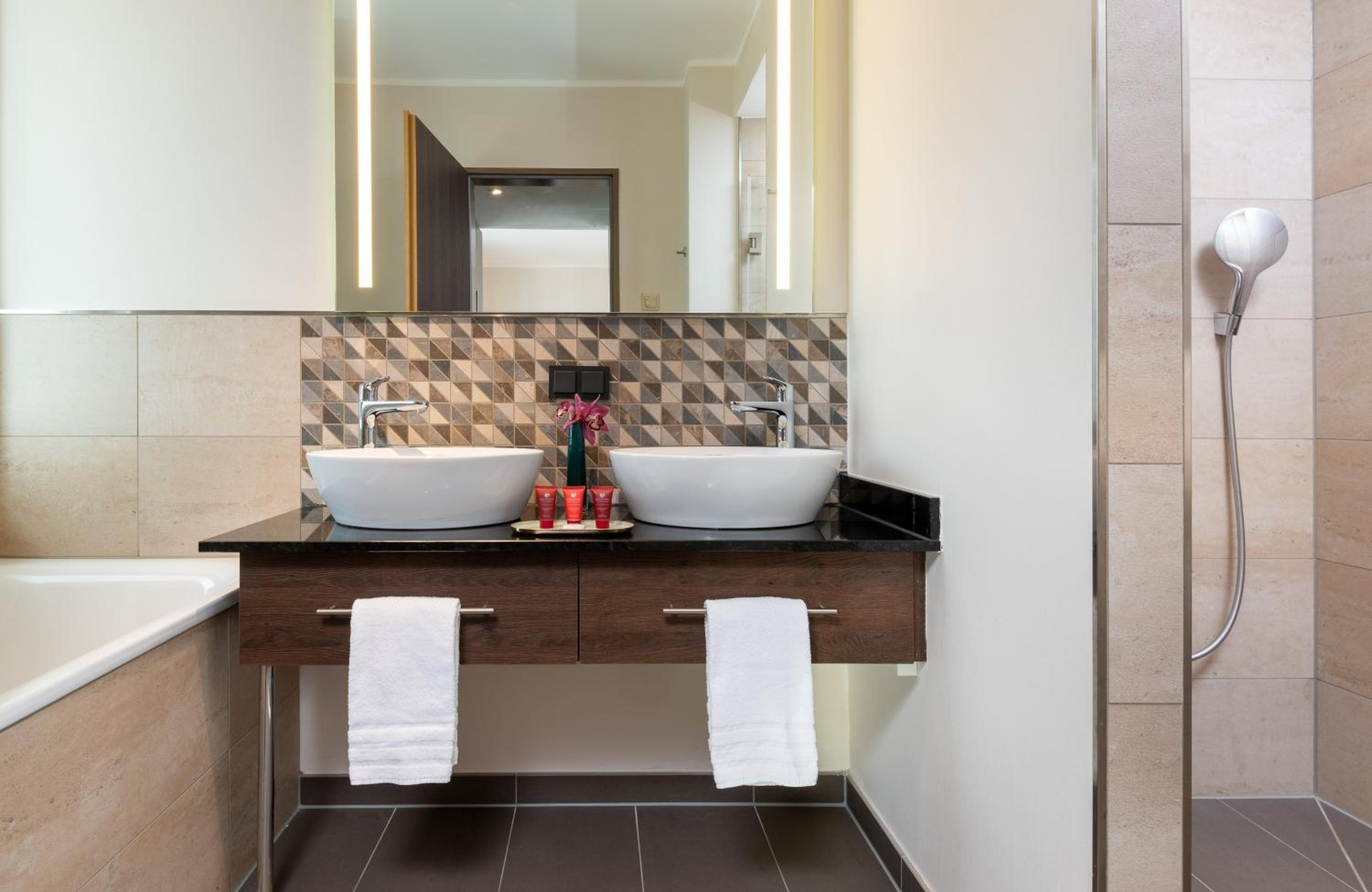 Junior Suite Triple photo 3