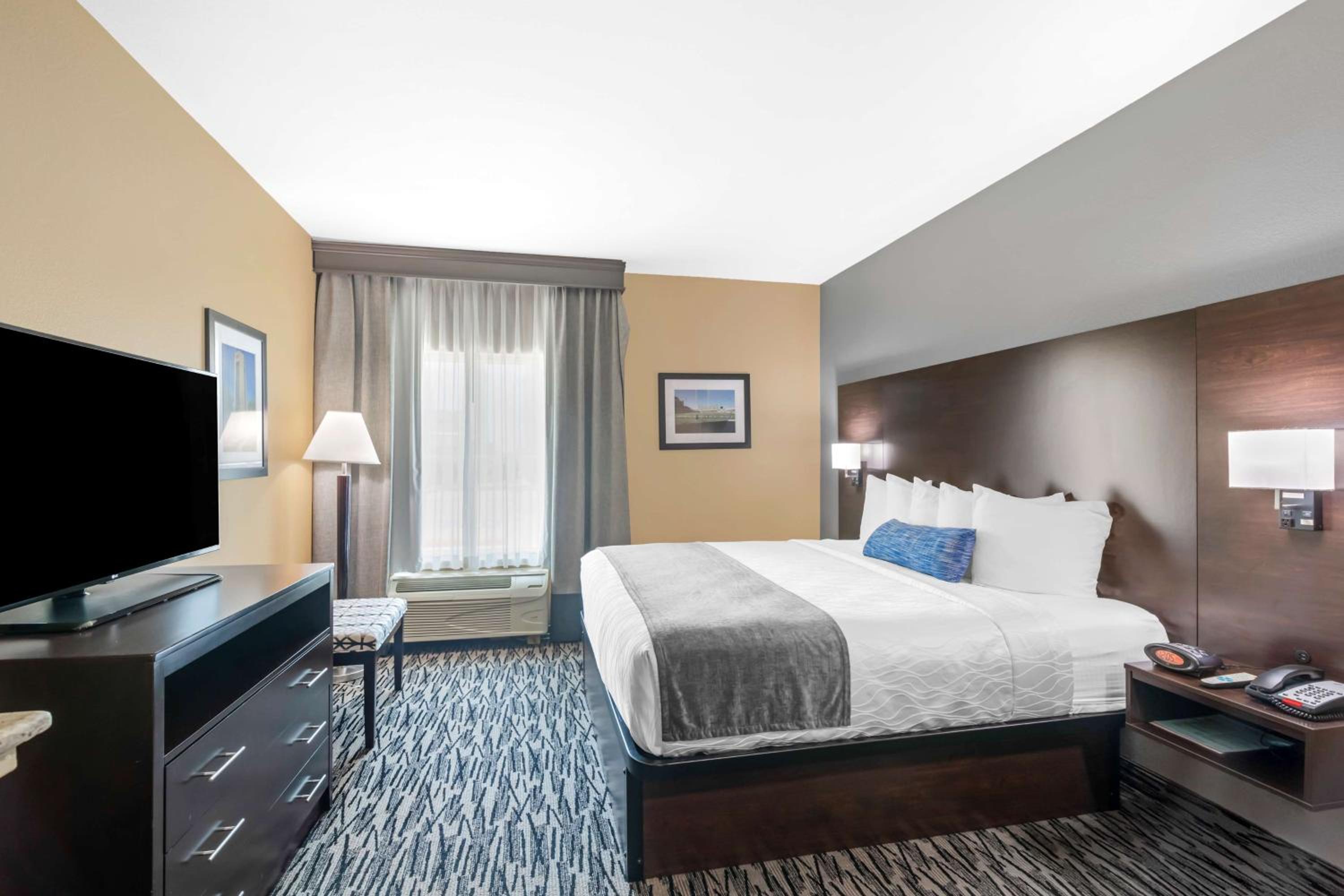 King Suite with Sofa Bed - Non Smoking photo 3