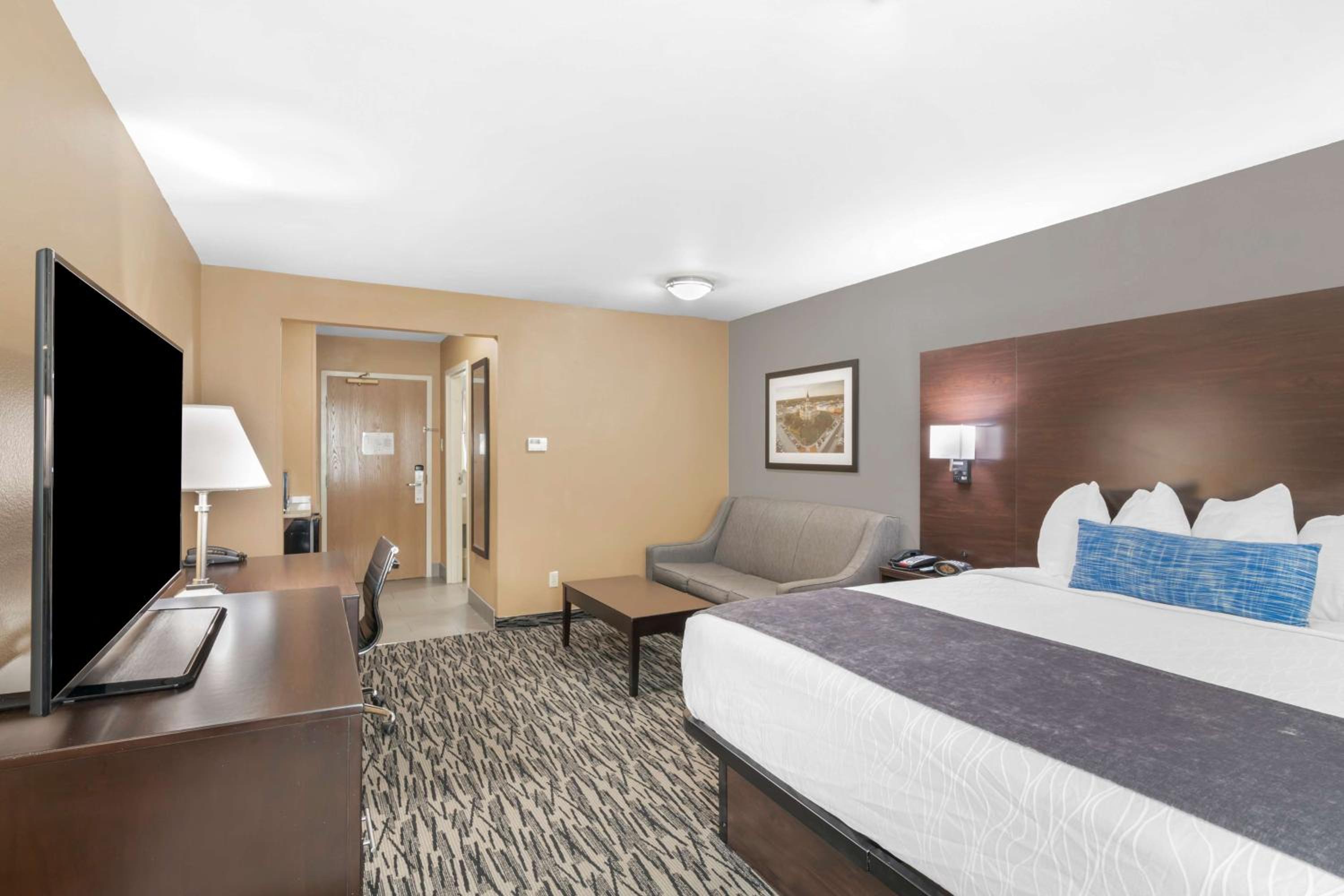 King Room with Bathtub - Disability Access/Non-Smoking photo 3