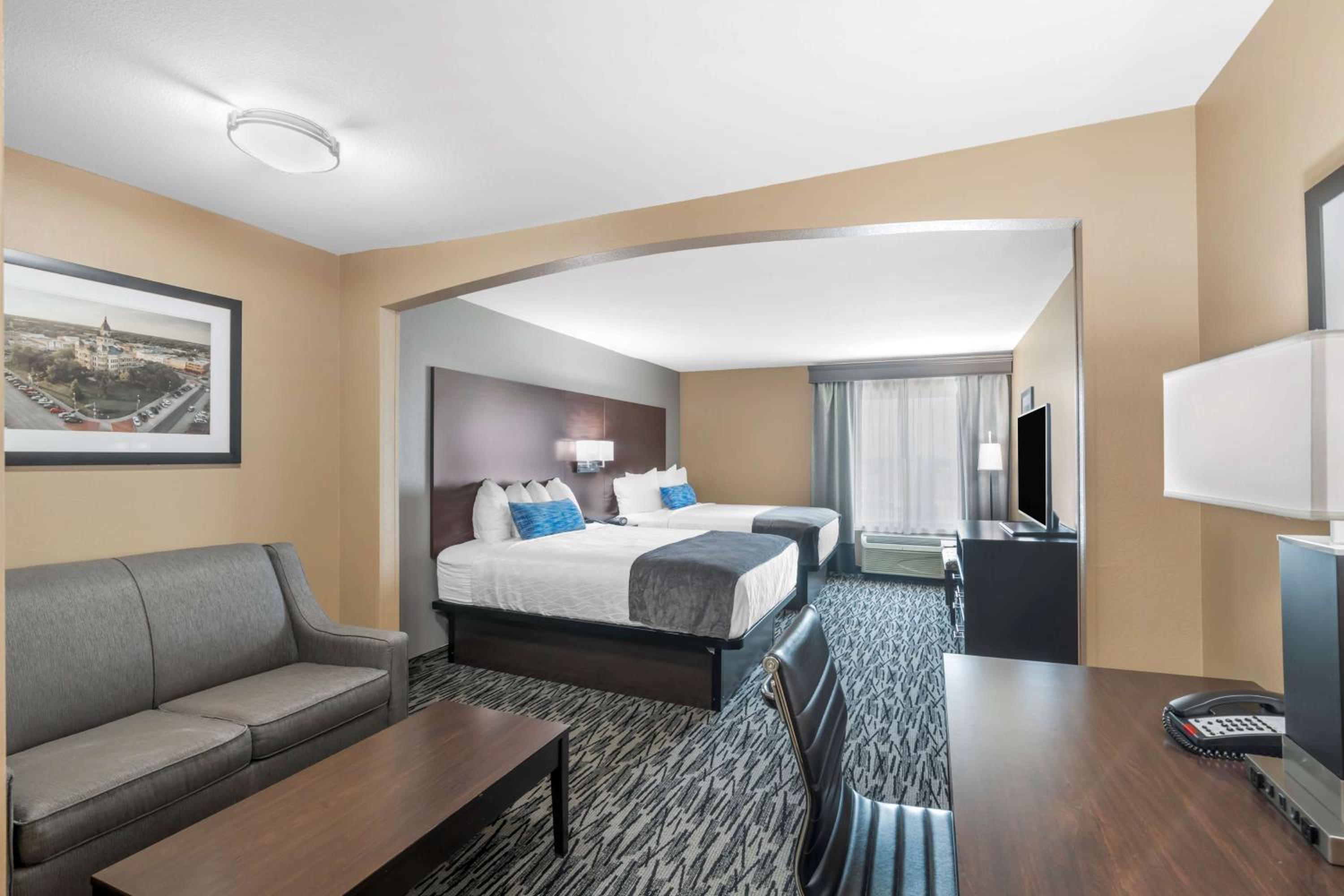 Queen Suite with Two Queen Beds and Sofa Bed photo 1