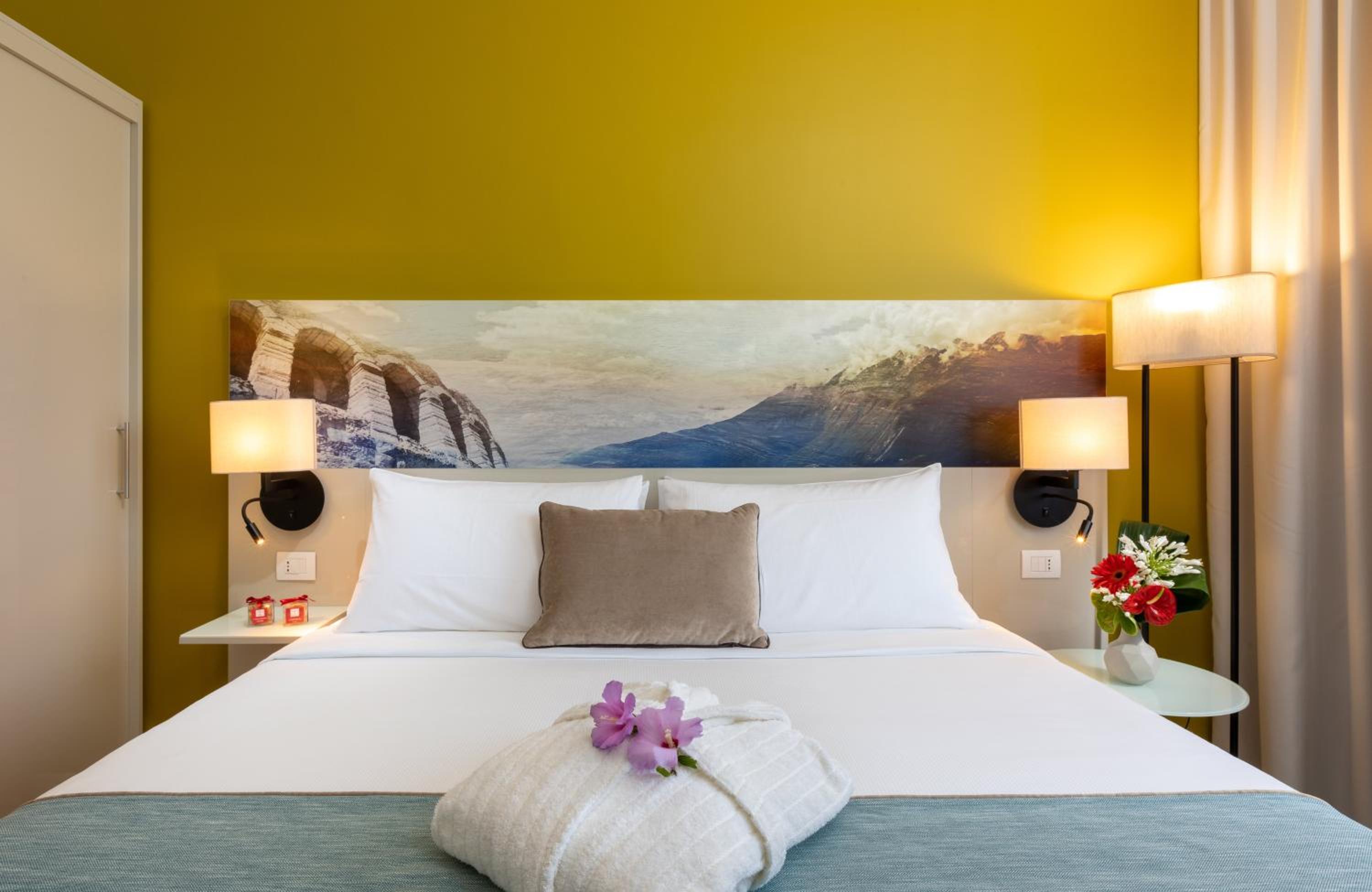 Superior Double or Twin Room thumbnail 5