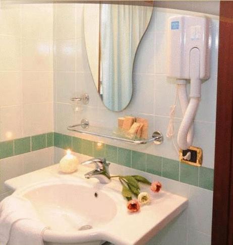 Double or Twin Room - Photo 4