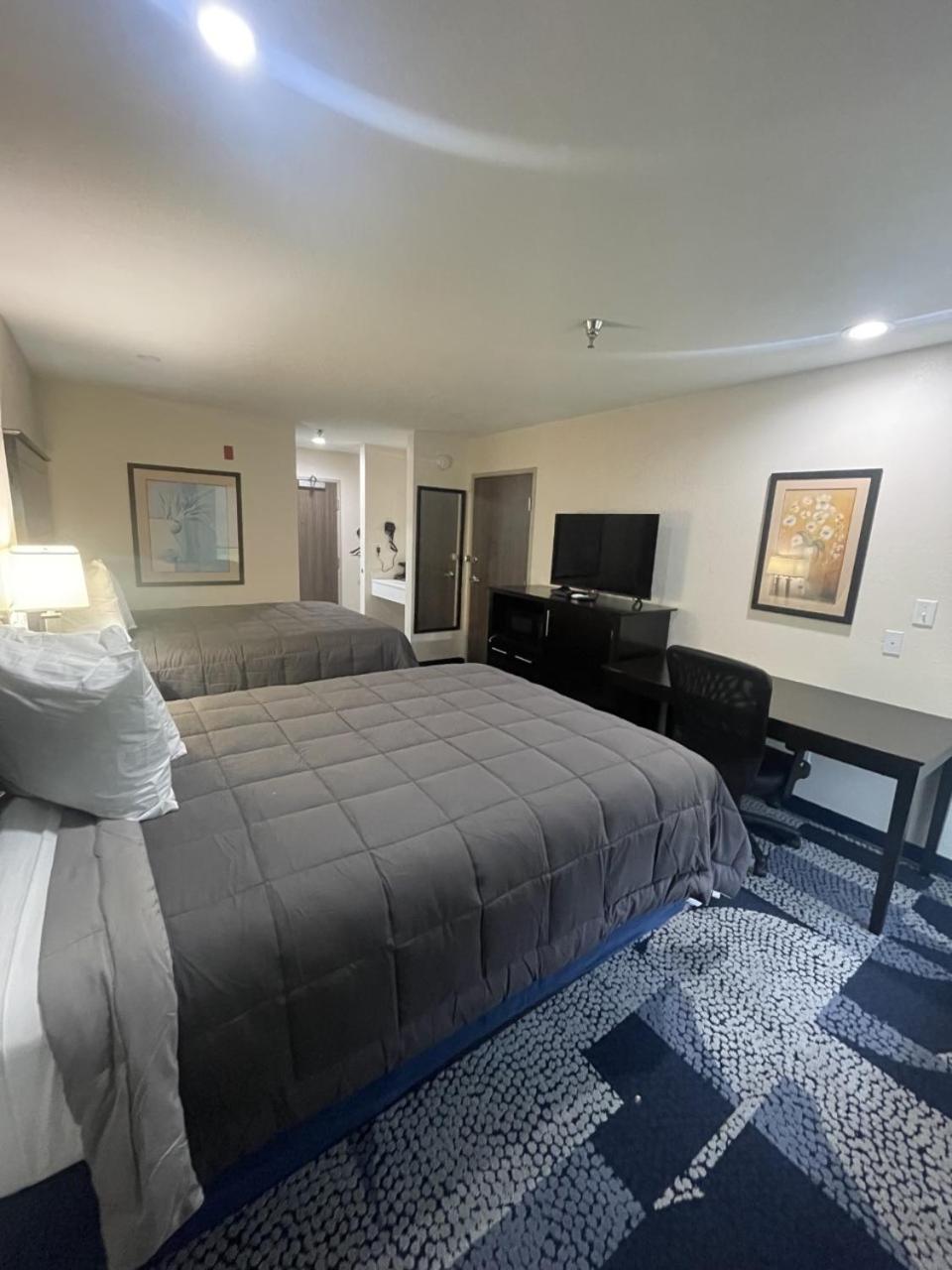 Queen Room photo 3