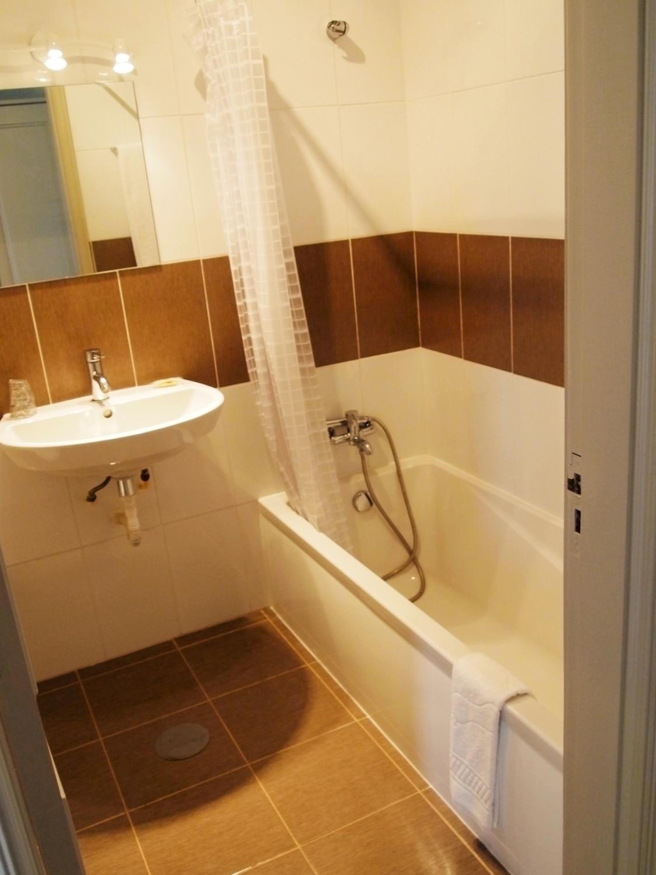 Deluxe Double Room with Romantic Package photo 3