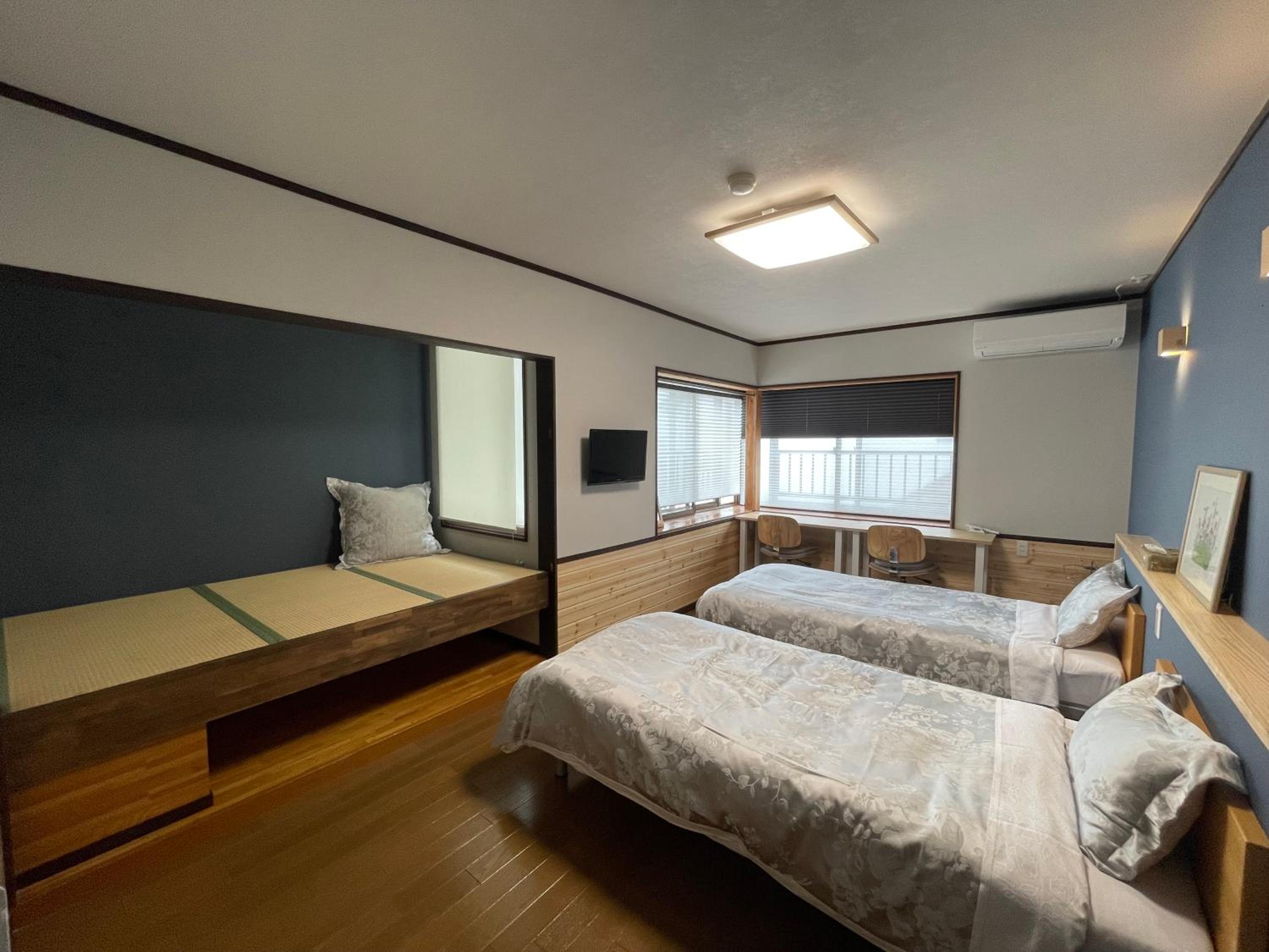 Twin Room with Tatami Area photo 2