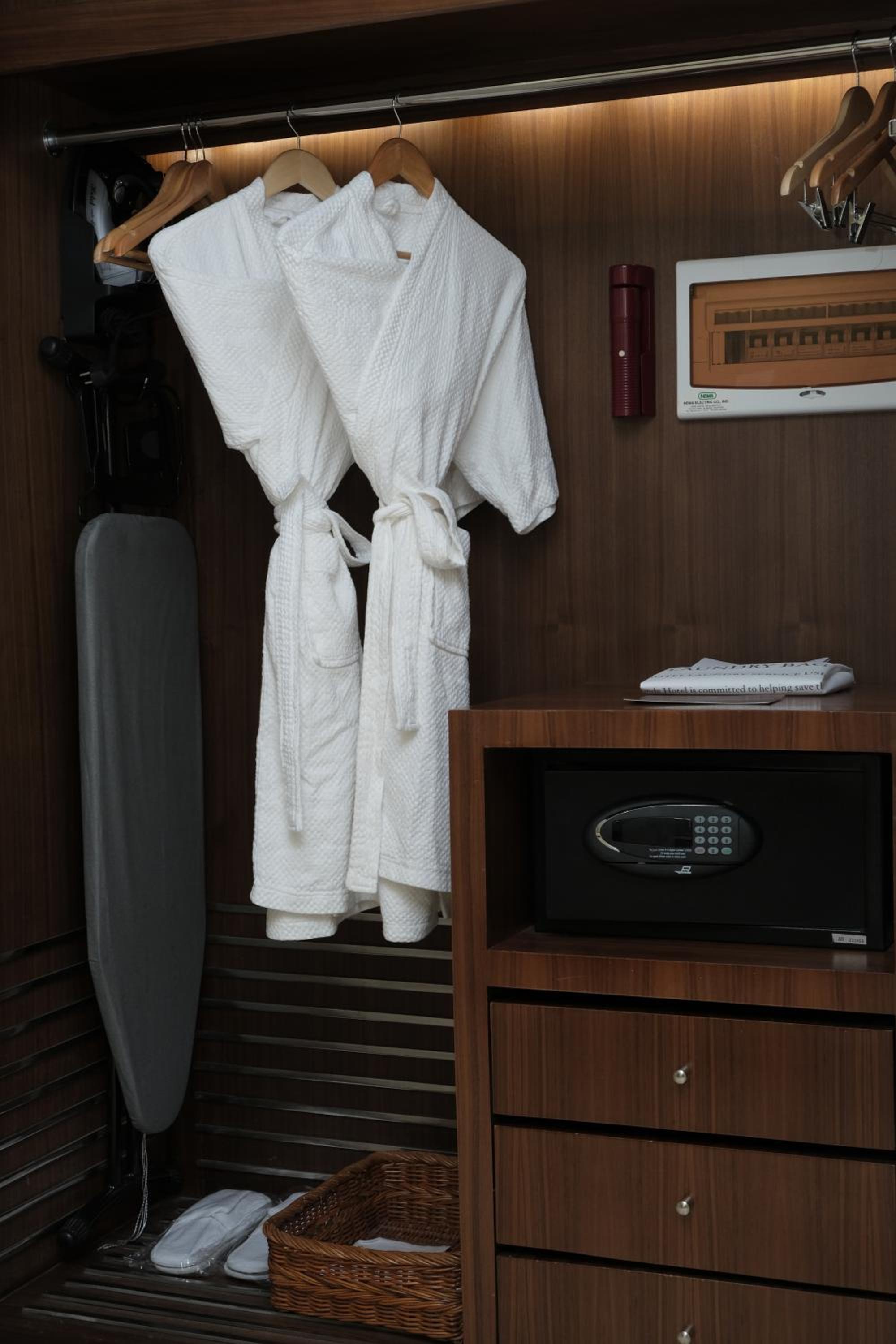 One-Bedroom Suite photo 2
