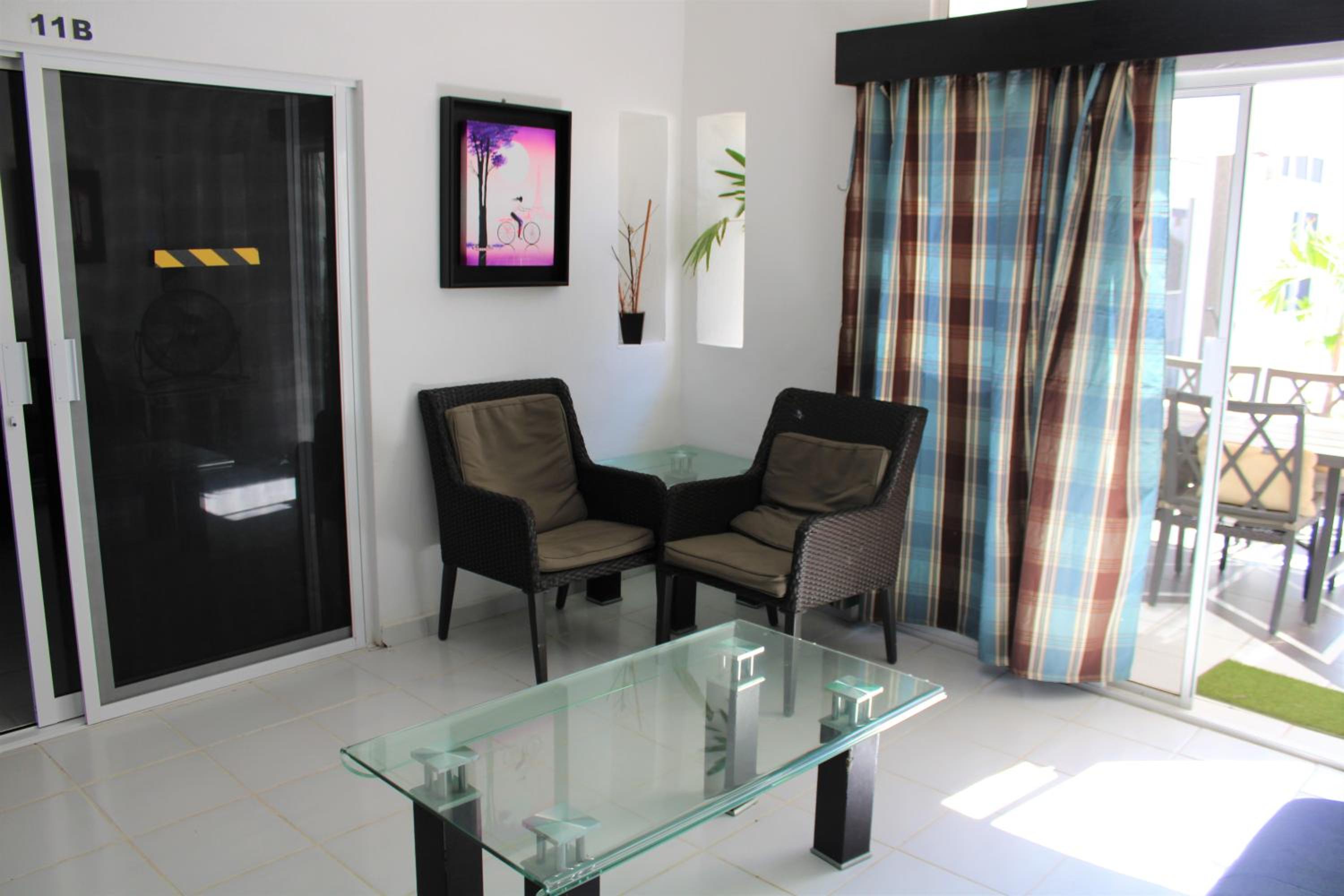 Apartment with Balcony - Photo 9