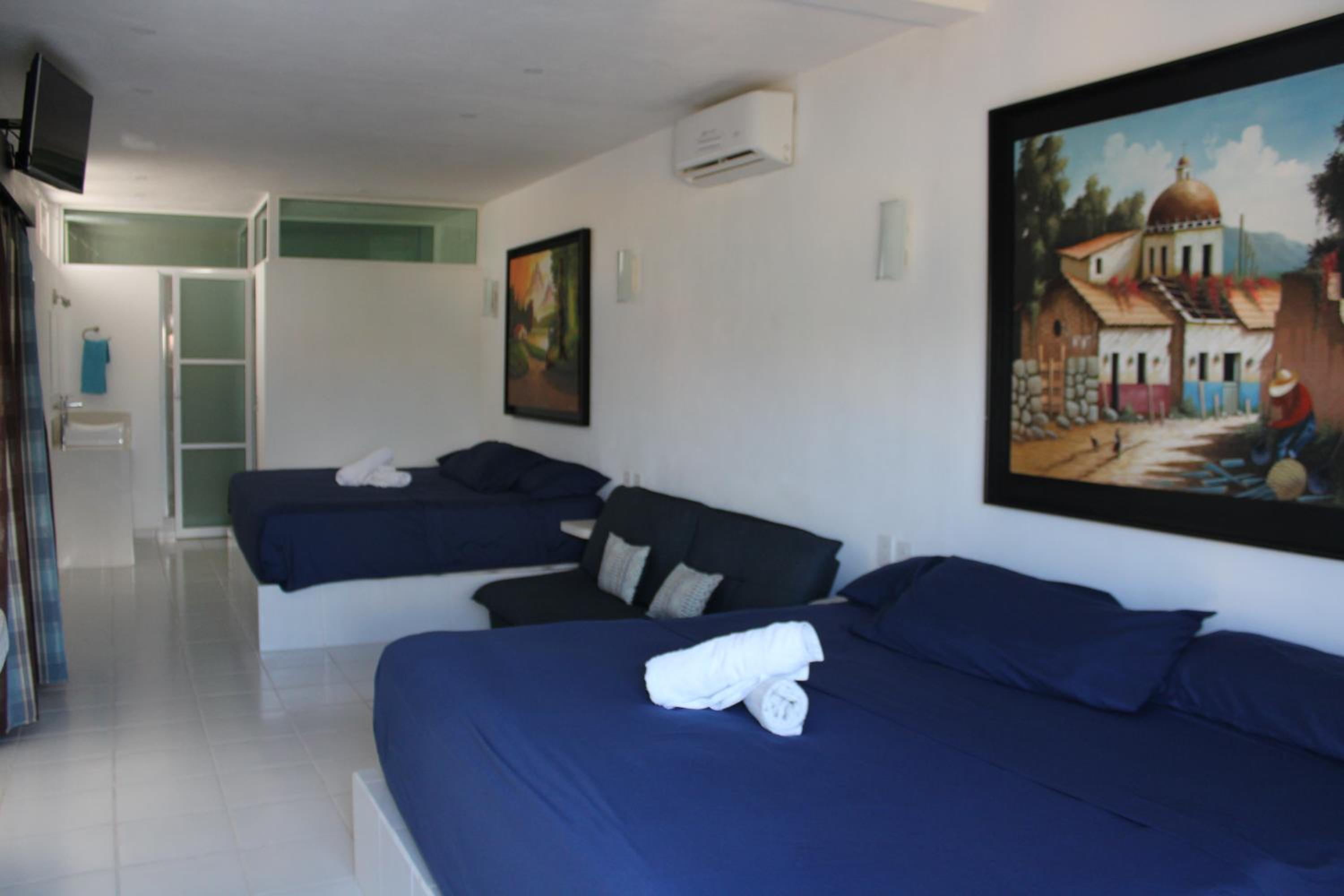 Apartment with Balcony - Photo 8