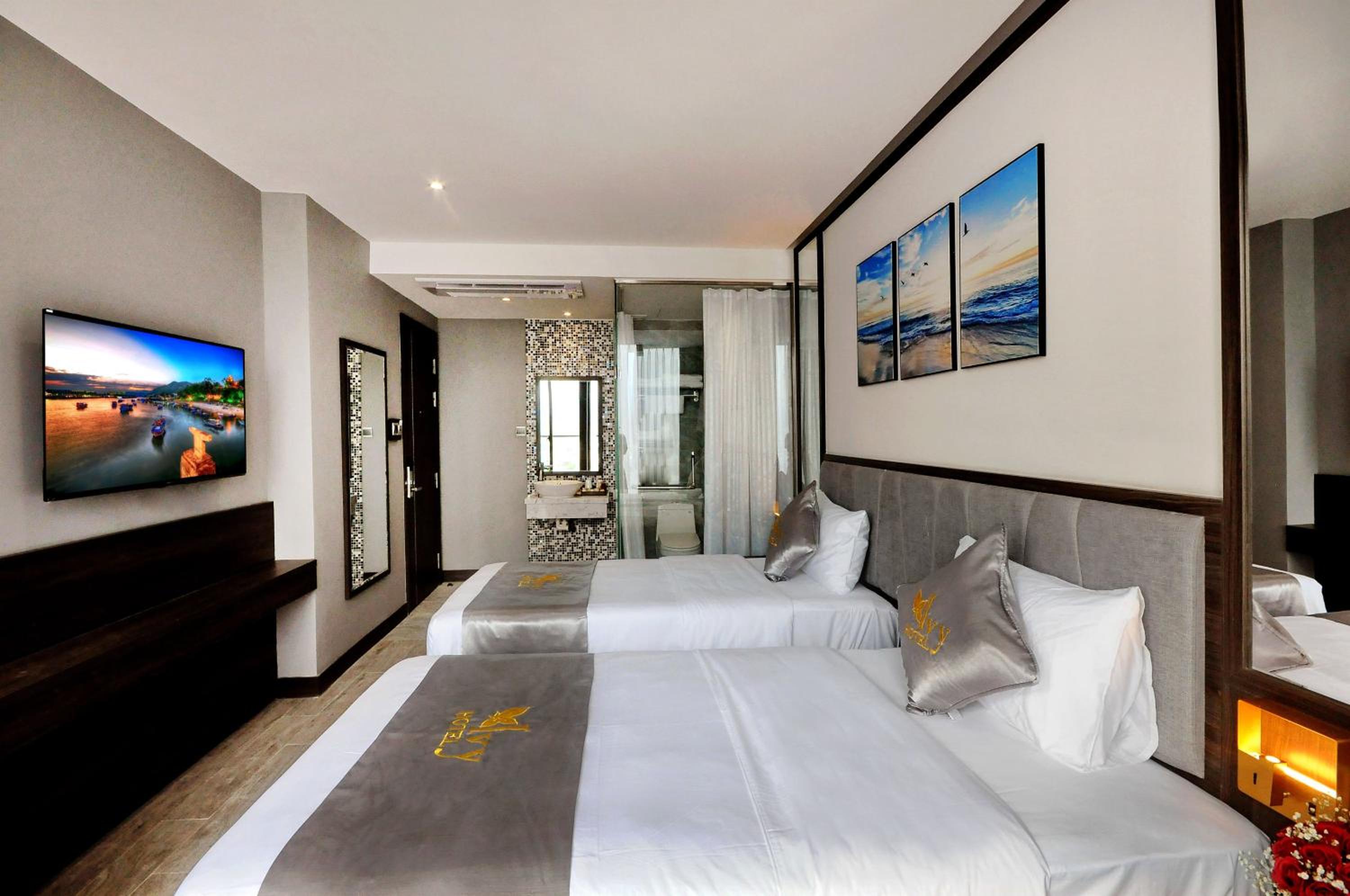 Deluxe Double or Twin Room with City View - Photo 4