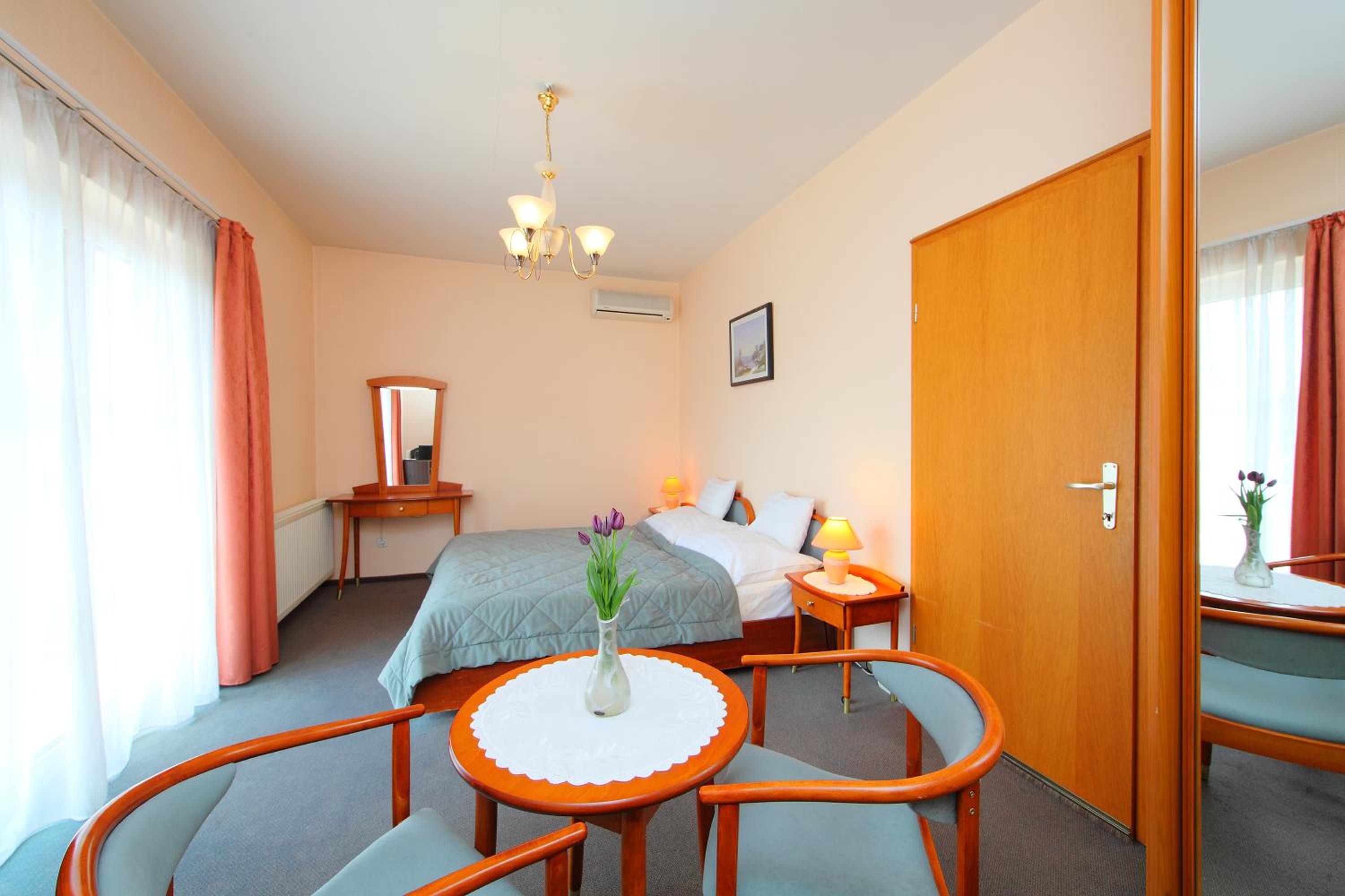 Double Room - Photo 3